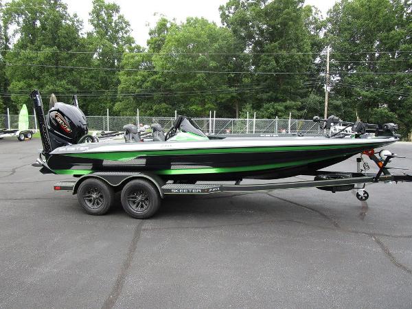2022 Skeeter boat for sale, model of the boat is ZXR 20 & Image # 2 of 17