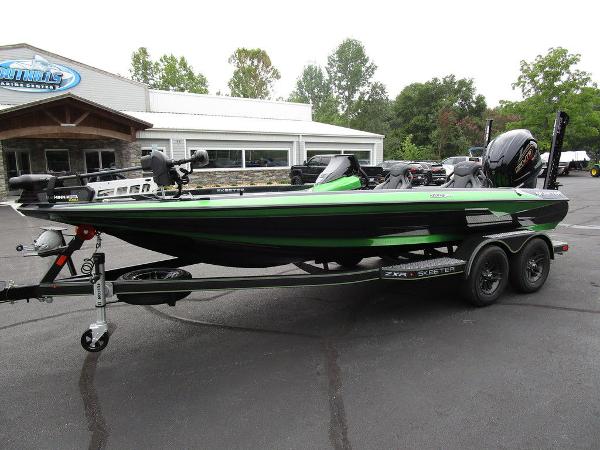 2022 Skeeter boat for sale, model of the boat is ZXR 20 & Image # 4 of 17