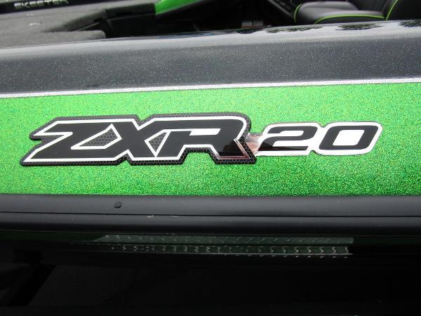 2022 Skeeter boat for sale, model of the boat is ZXR 20 & Image # 7 of 17