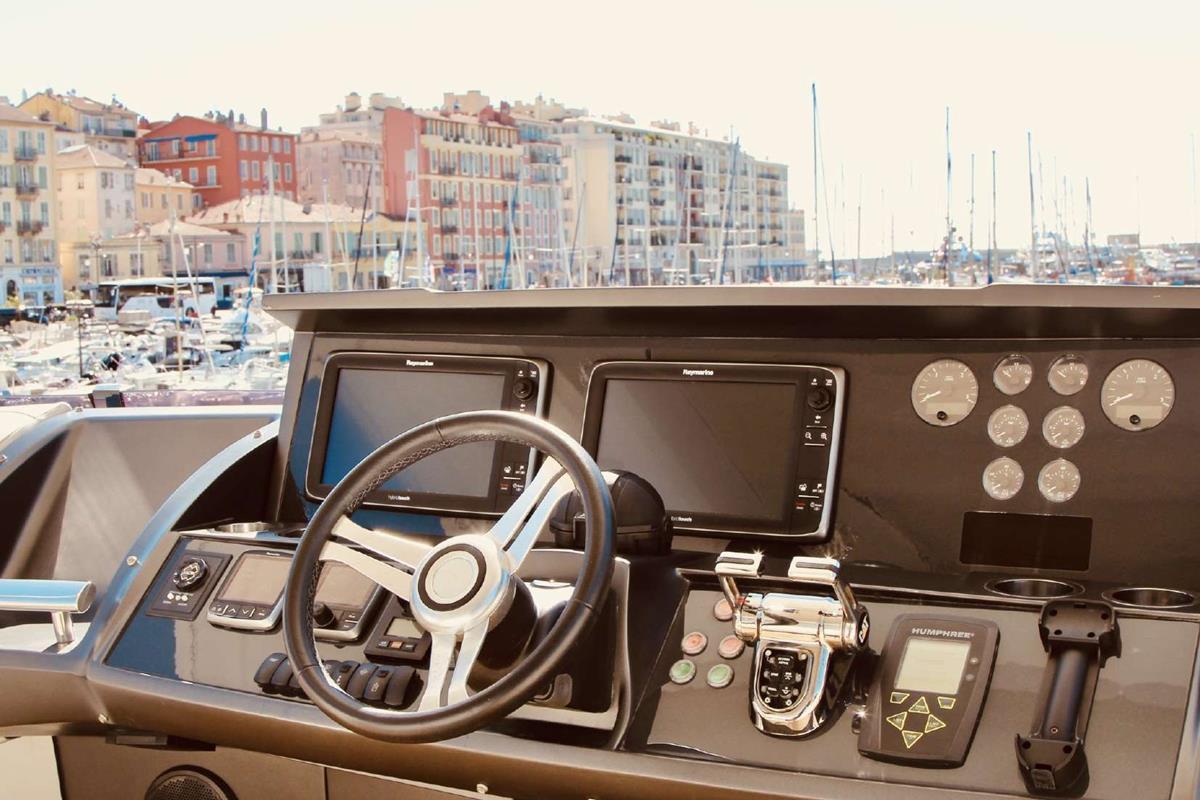 2014 Princess 83 