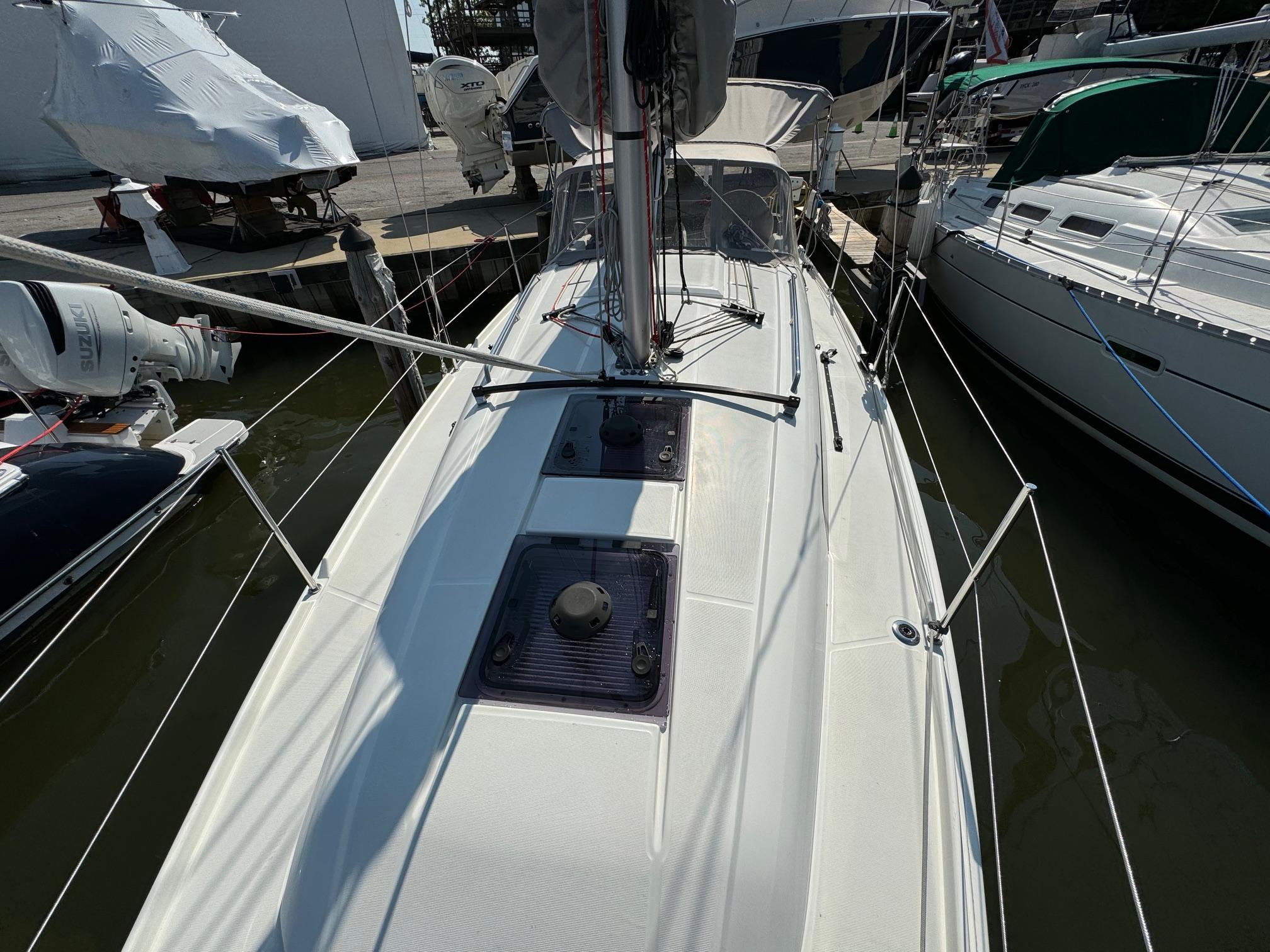 Knee Deep Yacht Photos Pics 