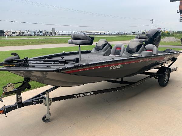 2016 Tracker Boats boat for sale, model of the boat is Pro Team 195 TXW & Image # 3 of 42