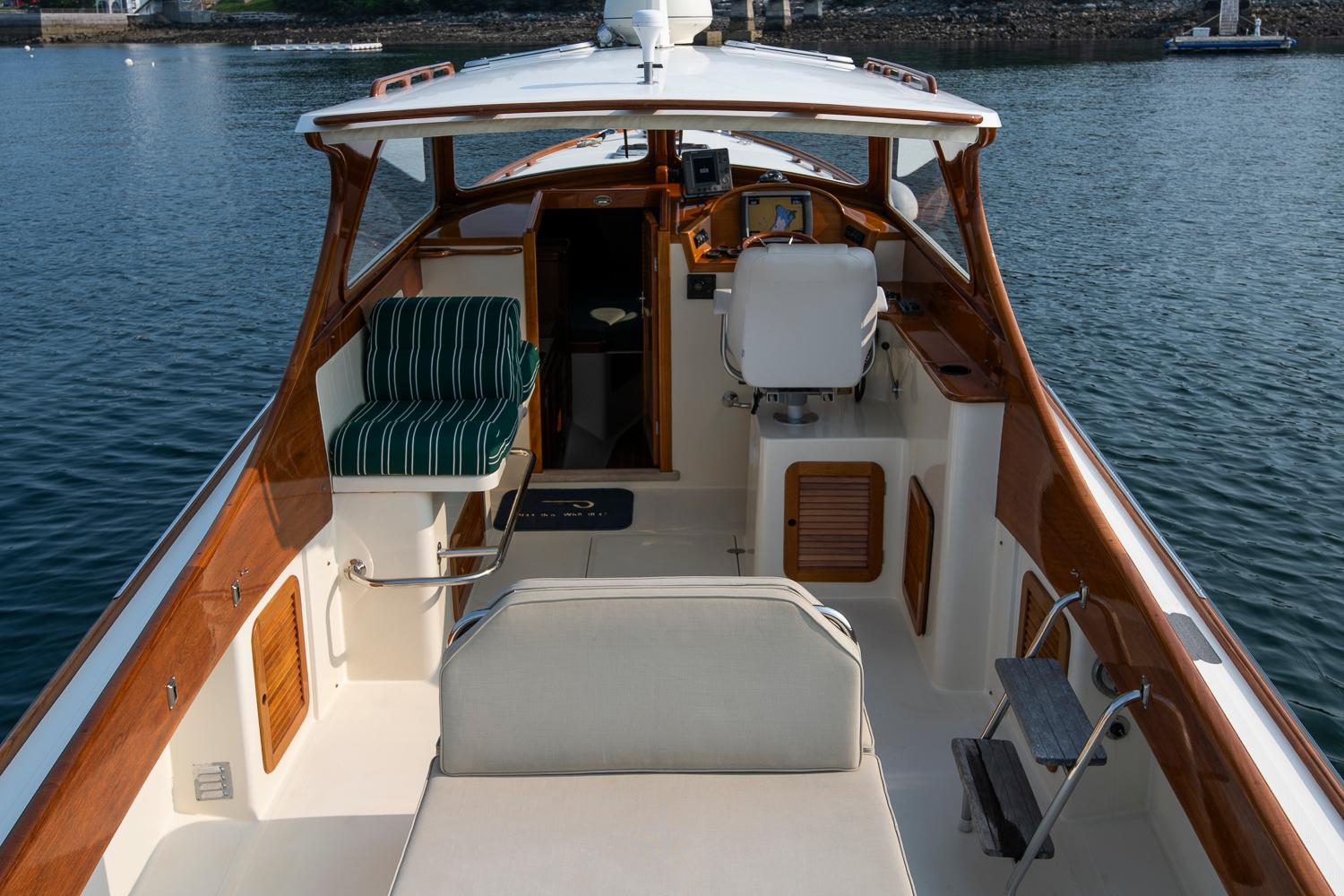Hinckley-Picnic Boat 2000-PROMISE RI-US-9835271 | Thumbnail