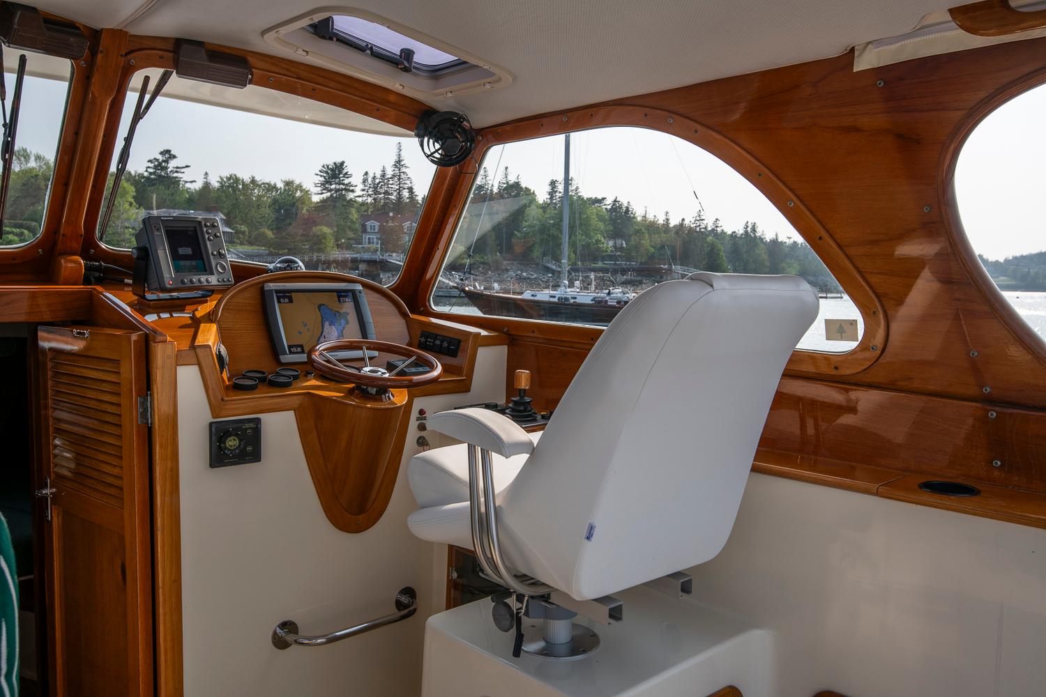 Hinckley-Picnic Boat 2000-PROMISE RI-US-9835271 | Thumbnail