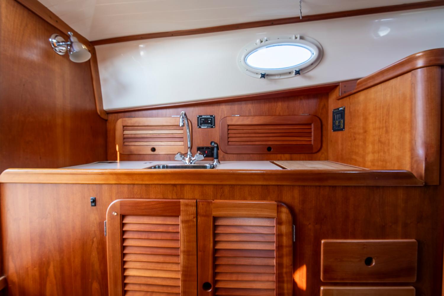 Hinckley-Picnic Boat 2000-PROMISE RI-US-9835271 | Thumbnail