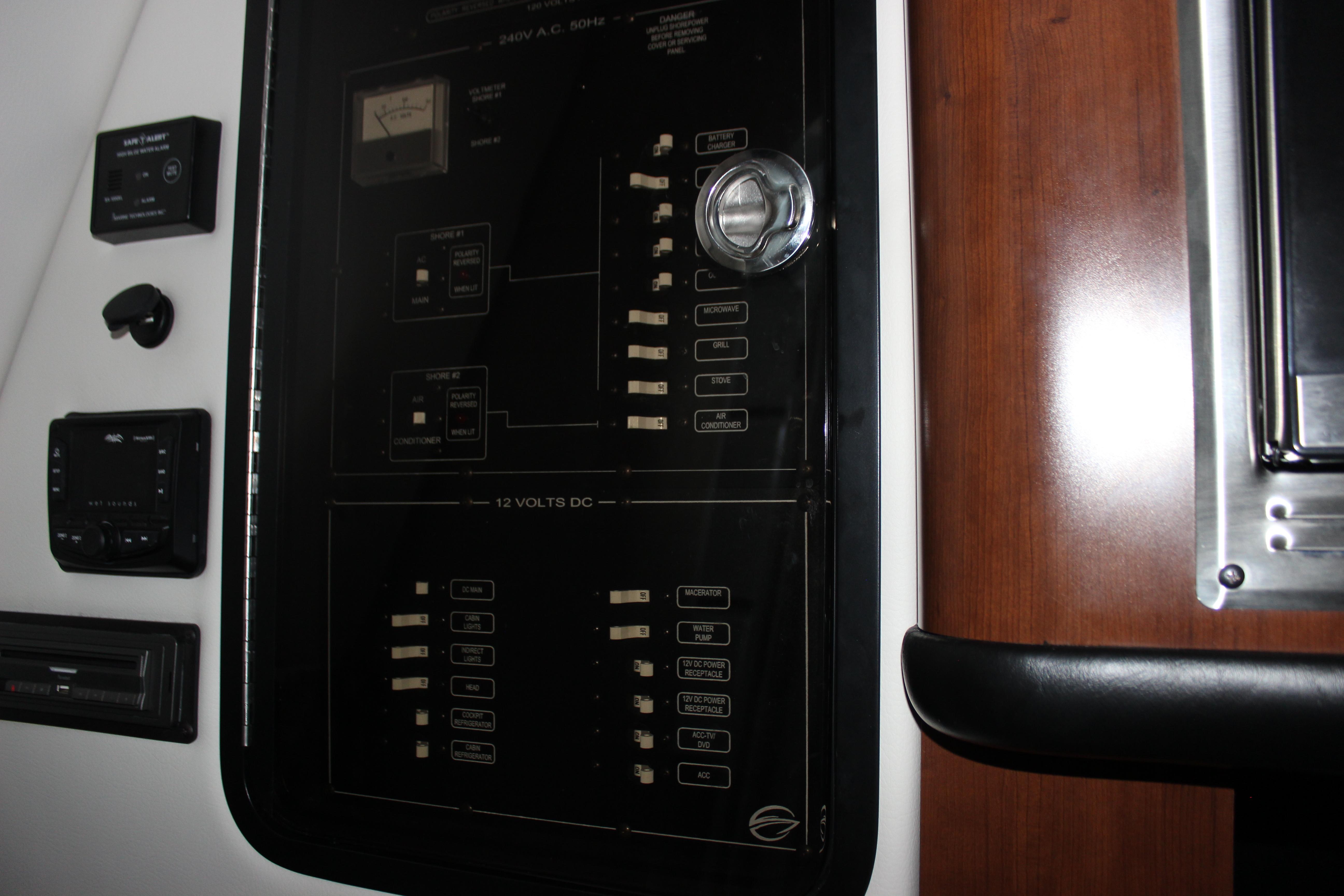 2021-crownline-294-cr-power-9785274-20250507081305056-1_XLARGE