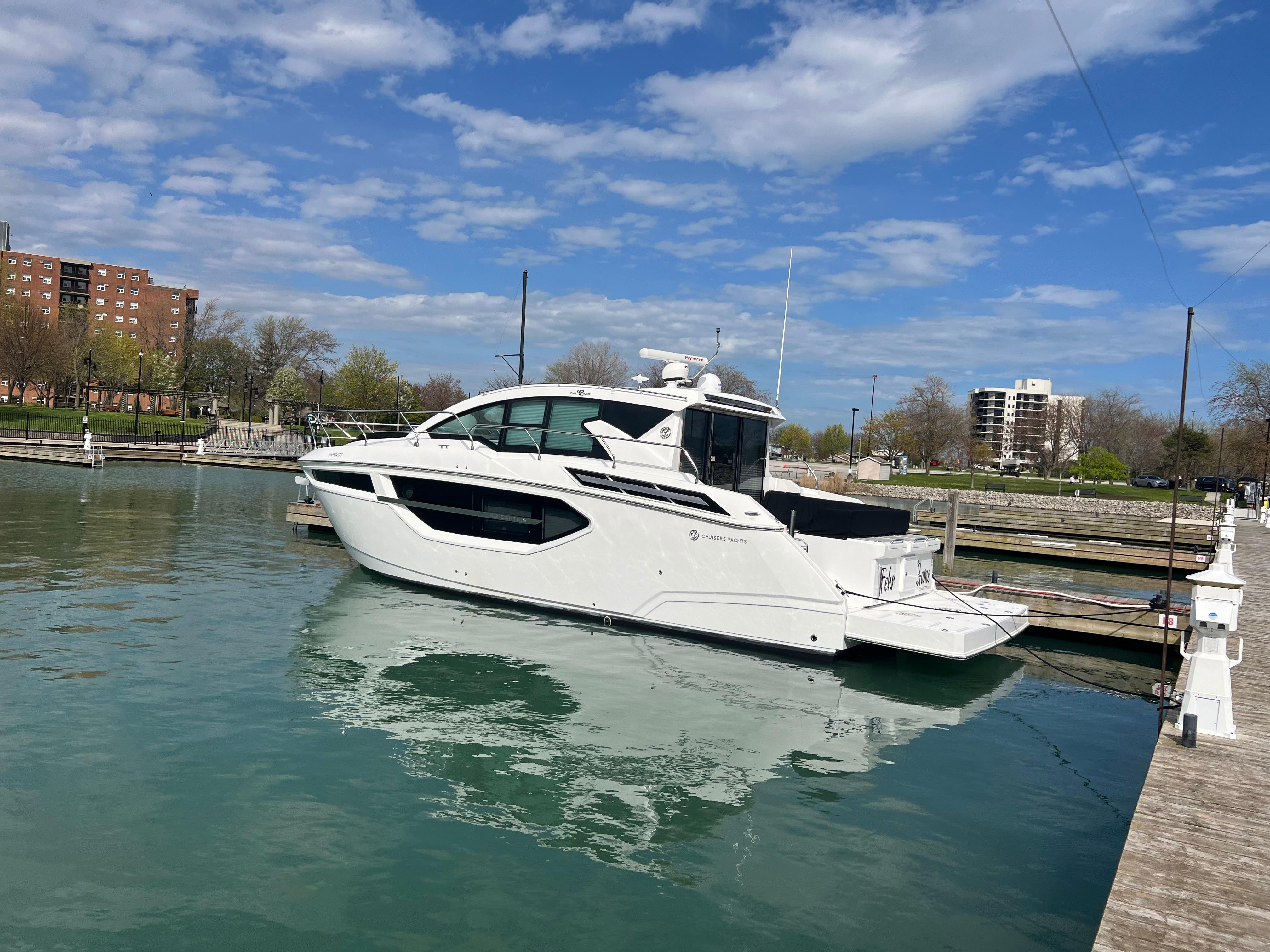 2019-cruisers-yachts-42-cantius-power-9815286-979570844-0-260520250718-1