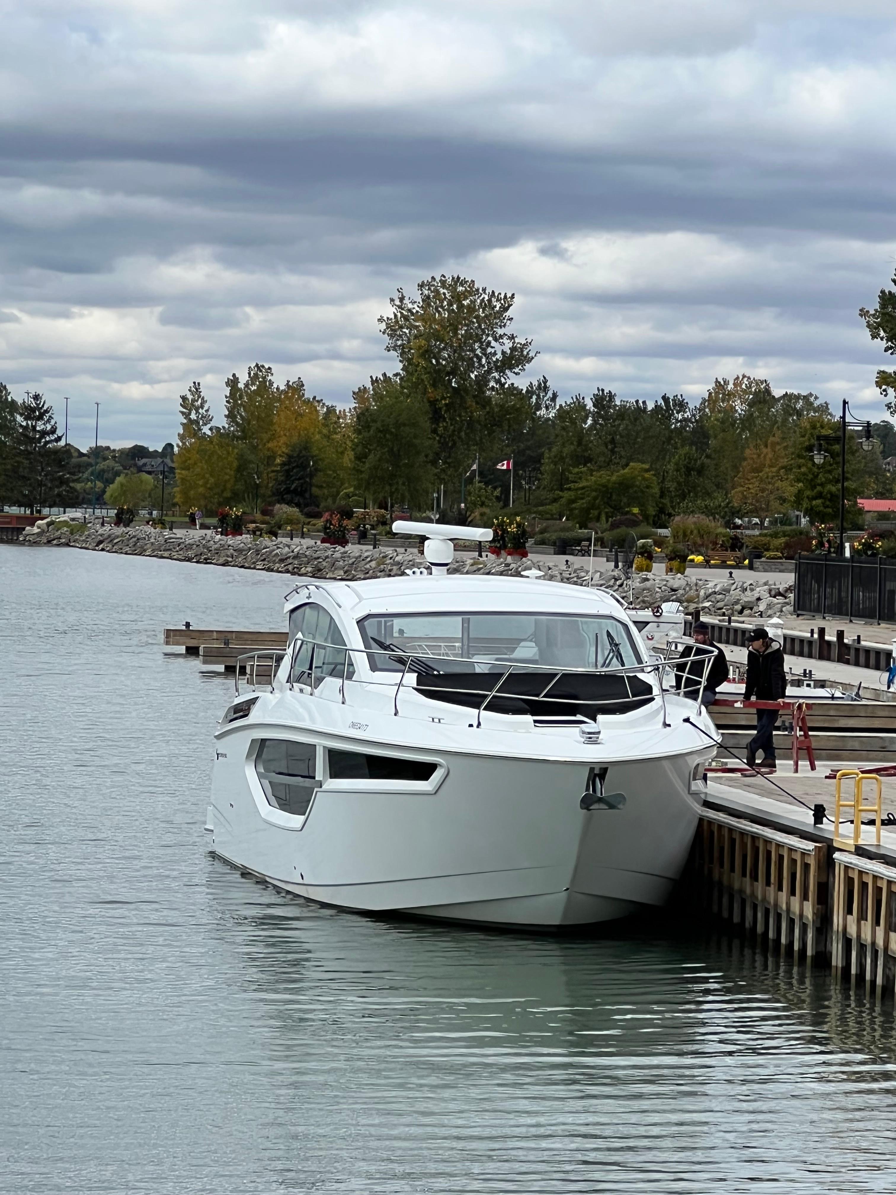 2019-cruisers-yachts-42-cantius-power-9815286-979570846-0-260520250718-3
