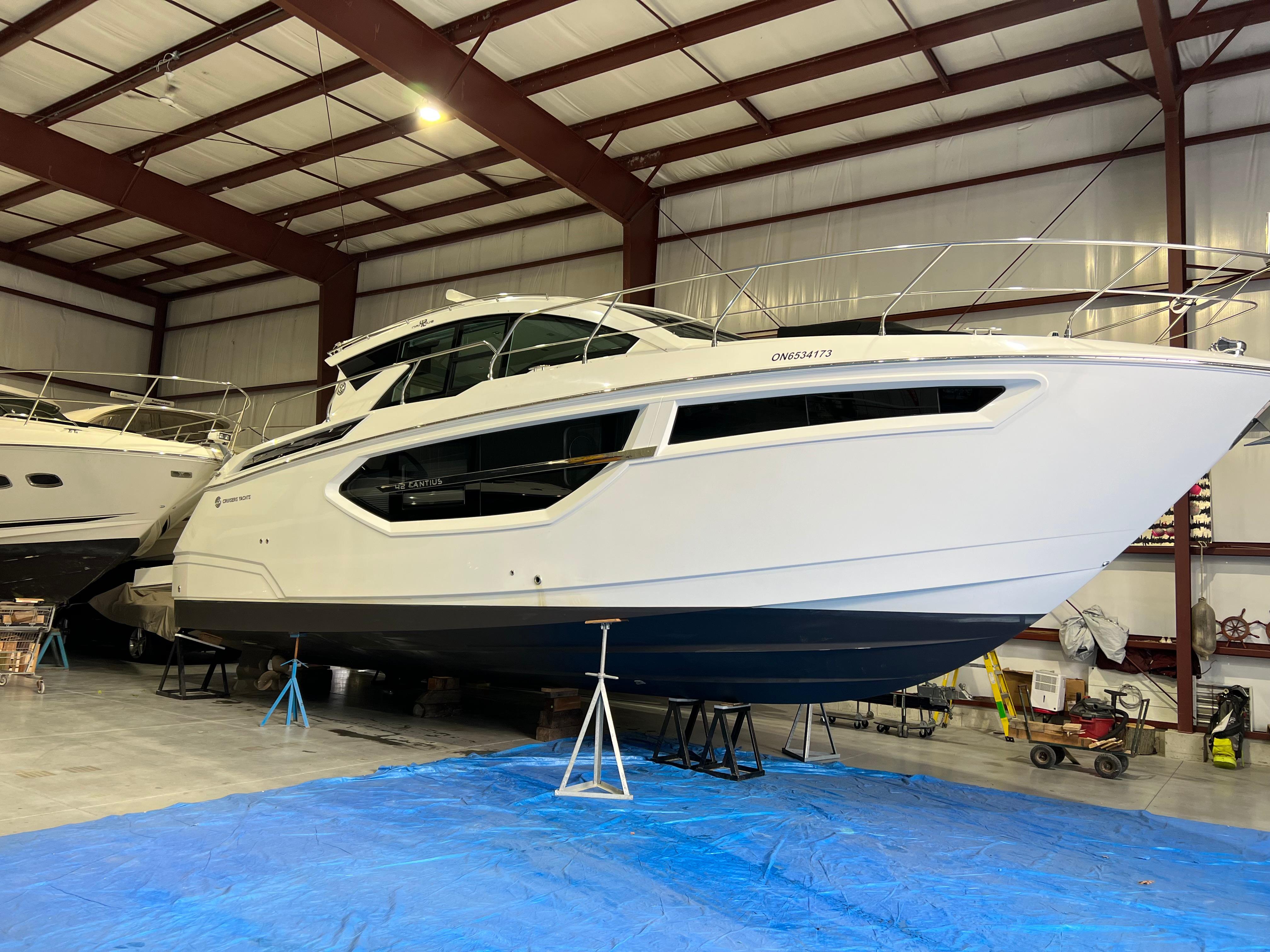2019-cruisers-yachts-42-cantius-power-9815286-979570847-0-260520250718-4