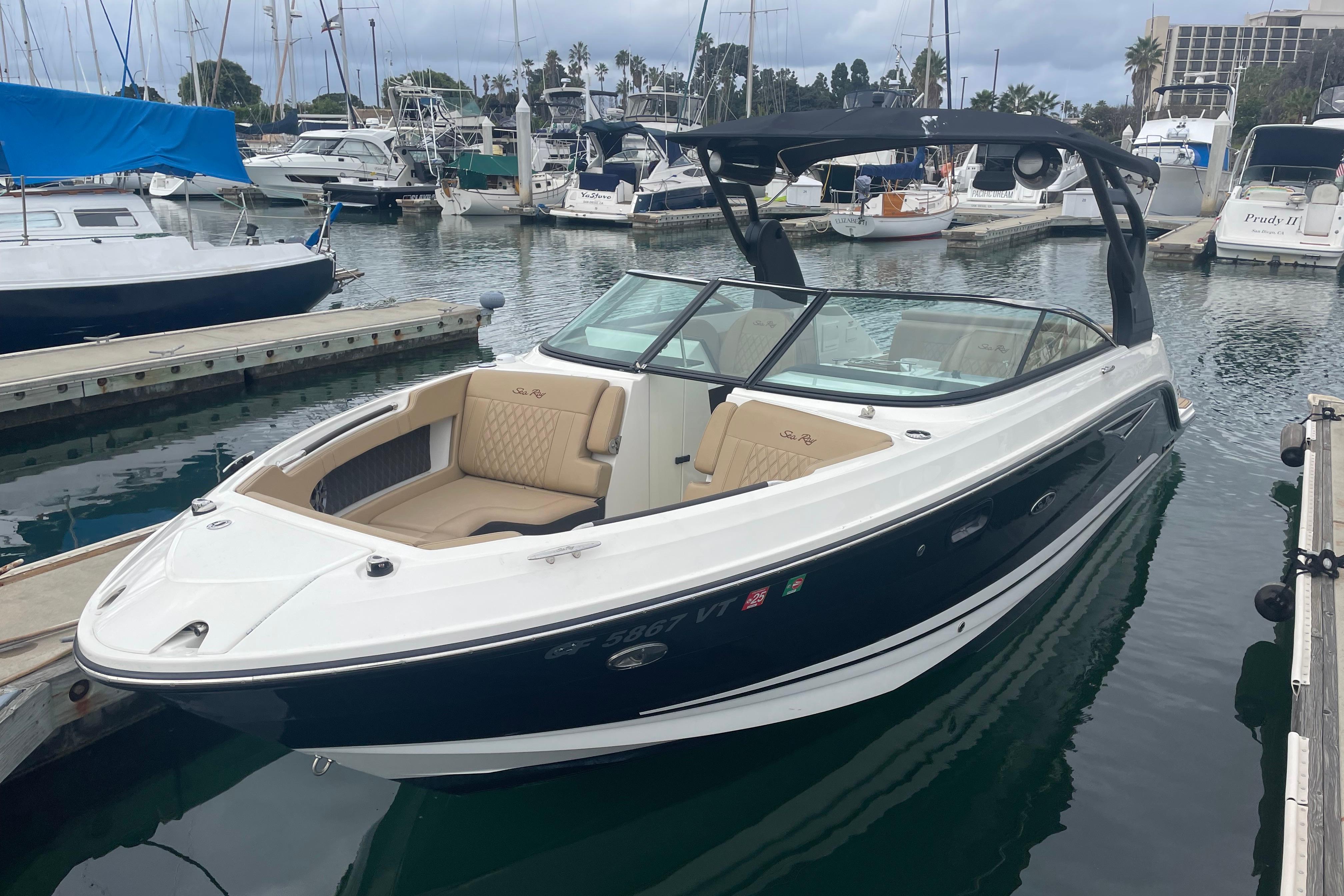 2021 Sea Ray SLX 250 #TBRM1298H inventory image at Sun Country Marine Group, San Diego Harbor Island