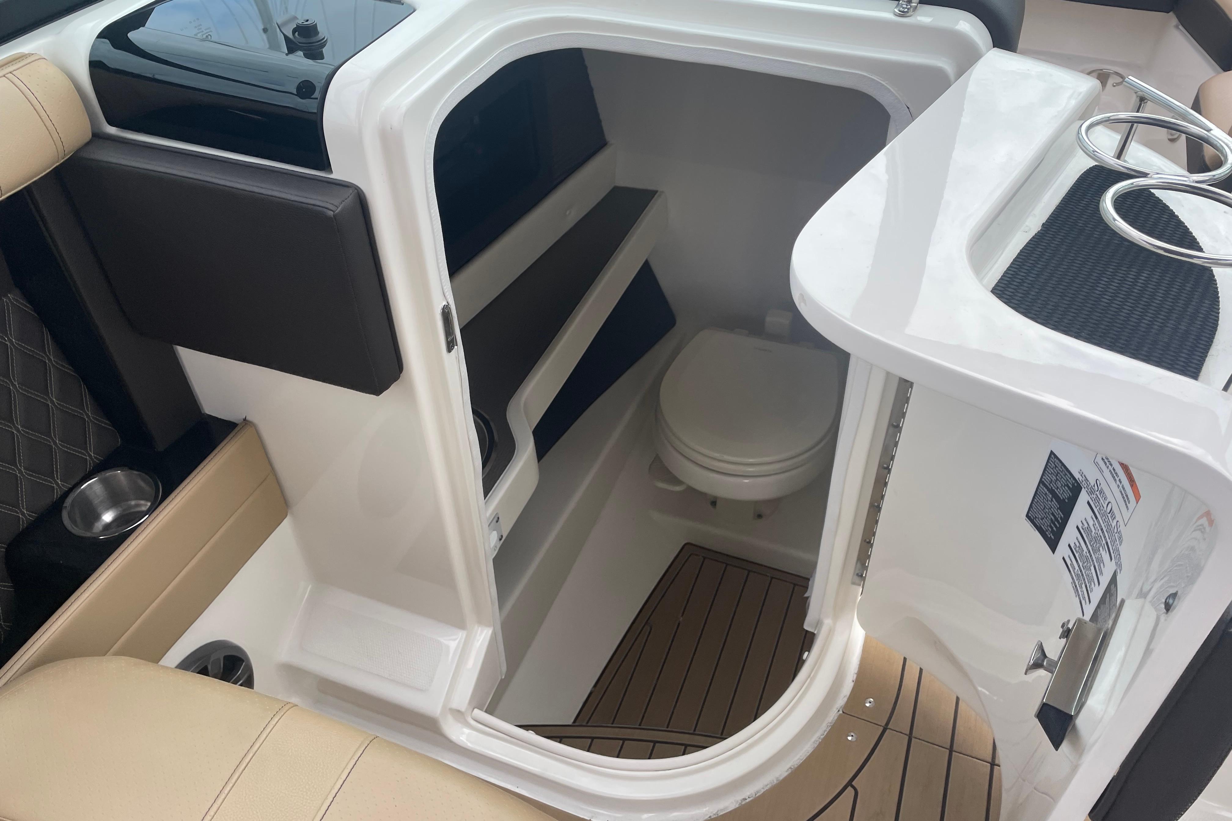 2021 Sea Ray SLX 250 #TBRM1298H inventory image at Sun Country Marine Group, San Diego Harbor Island