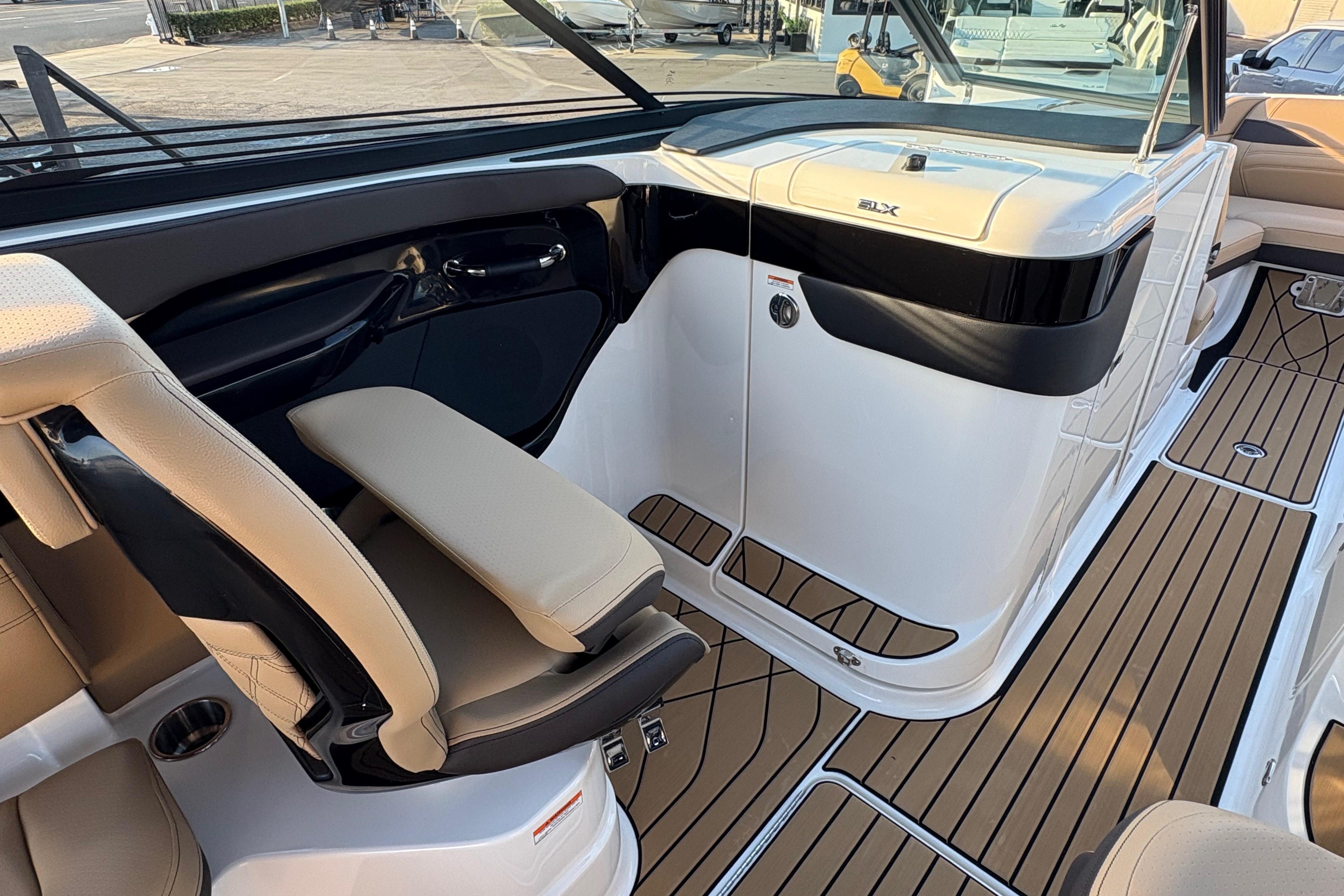 2026 Sea Ray SLX 280 Outboard #S1404H inventory image at Sun Country Marine Group, Newport Beach