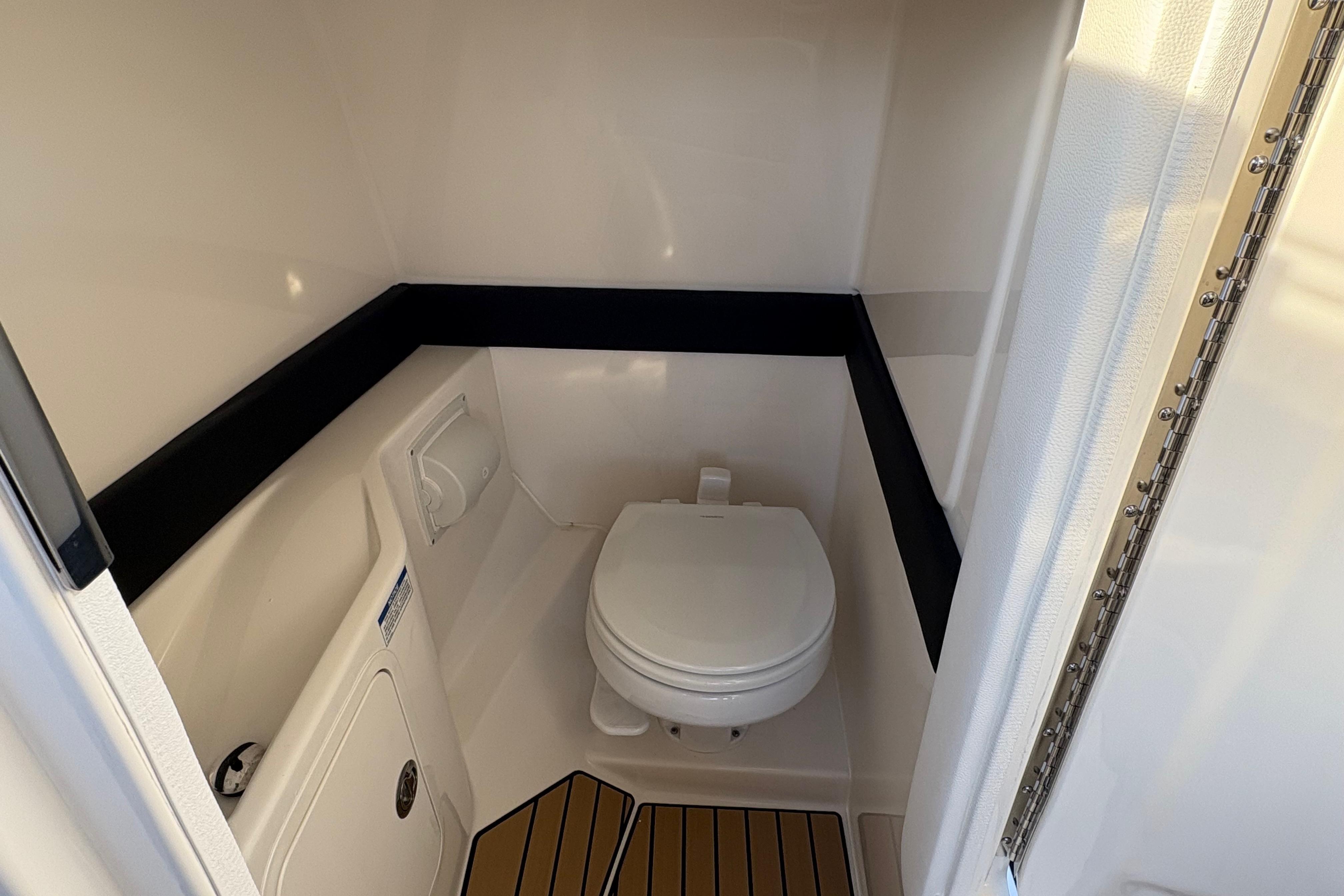 2026 Sea Ray SLX 280 Outboard #S1404H inventory image at Sun Country Marine Group, Newport Beach