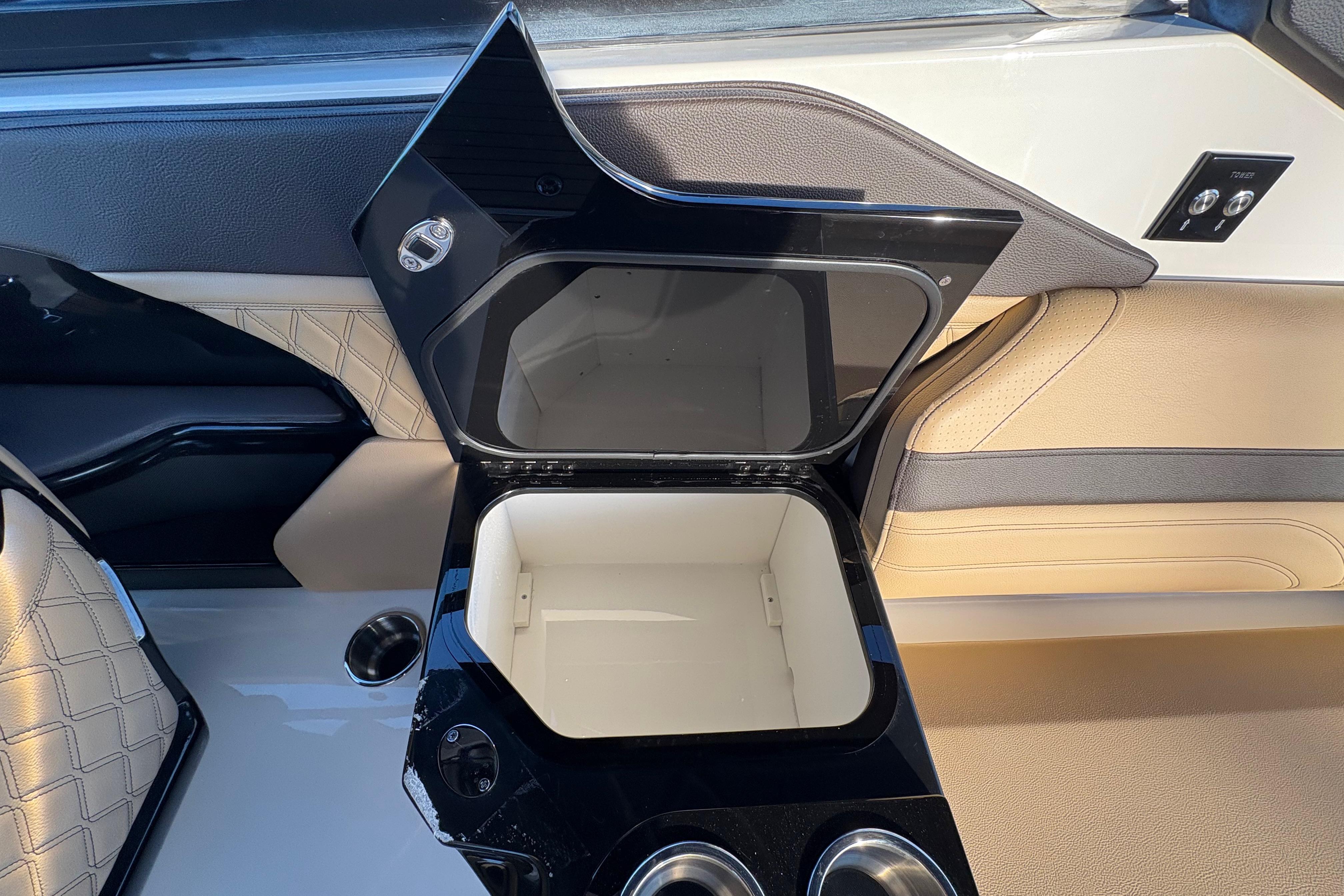 2026 Sea Ray SLX 280 Outboard #S1404H inventory image at Sun Country Marine Group, Newport Beach