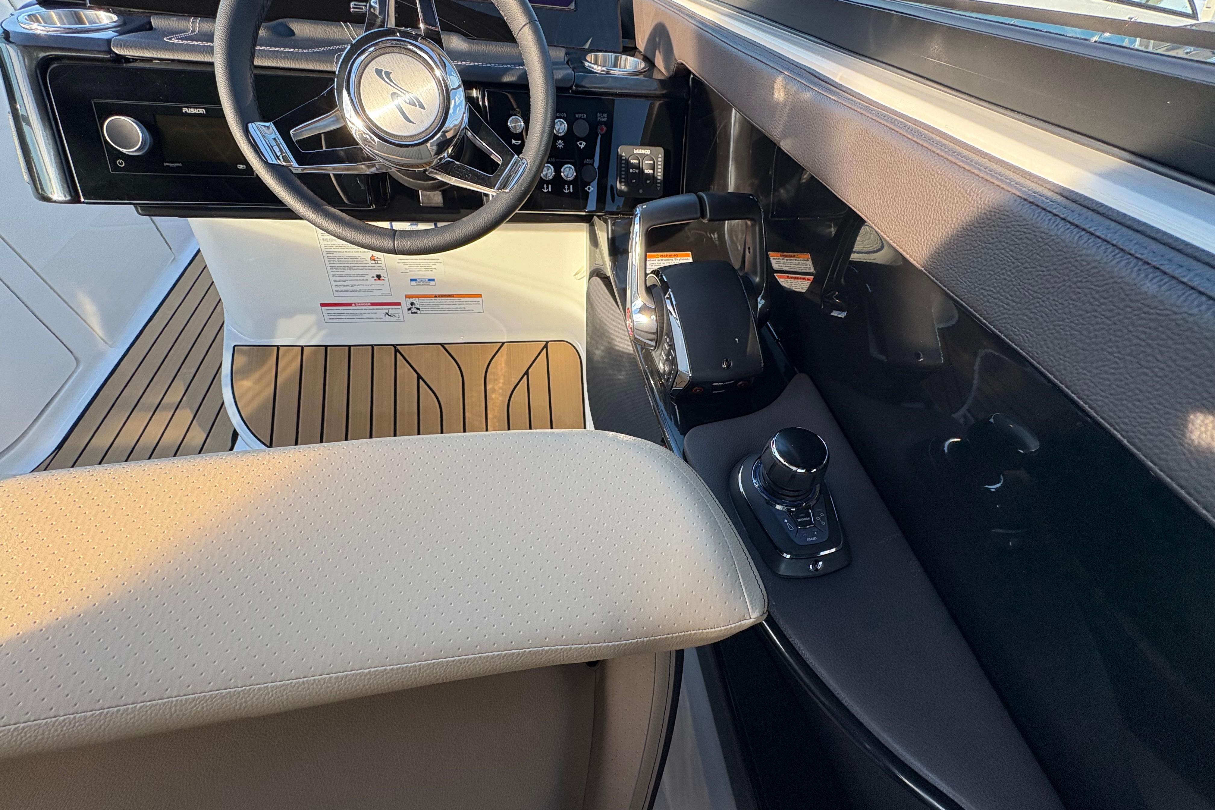 2026 Sea Ray SLX 280 Outboard #S1404H inventory image at Sun Country Marine Group, Newport Beach