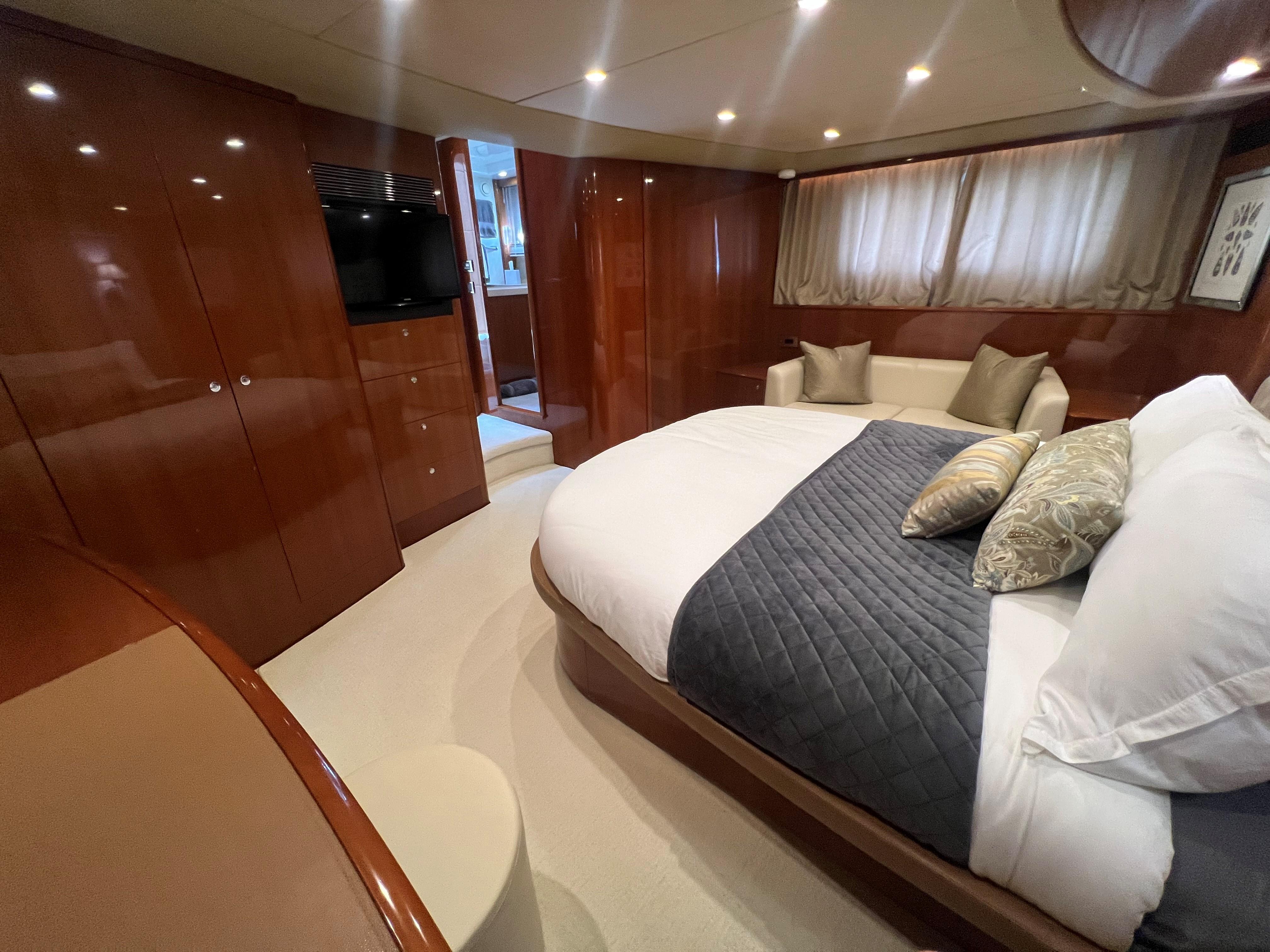 2006-princess-67-flybridge-power-9755301-20250529055904862-1_XLARGE