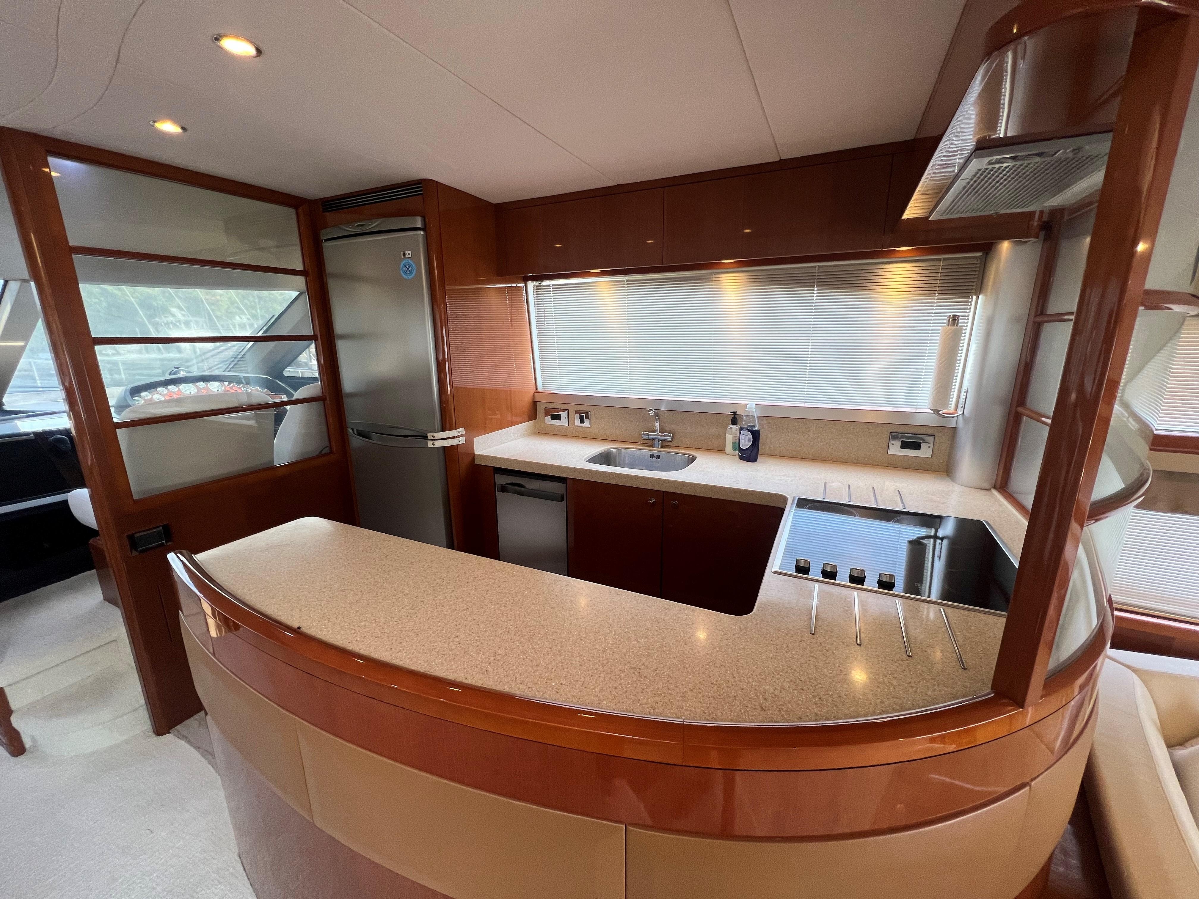 2006-princess-67-flybridge-power-9755301-20250529055913952-1_XLARGE