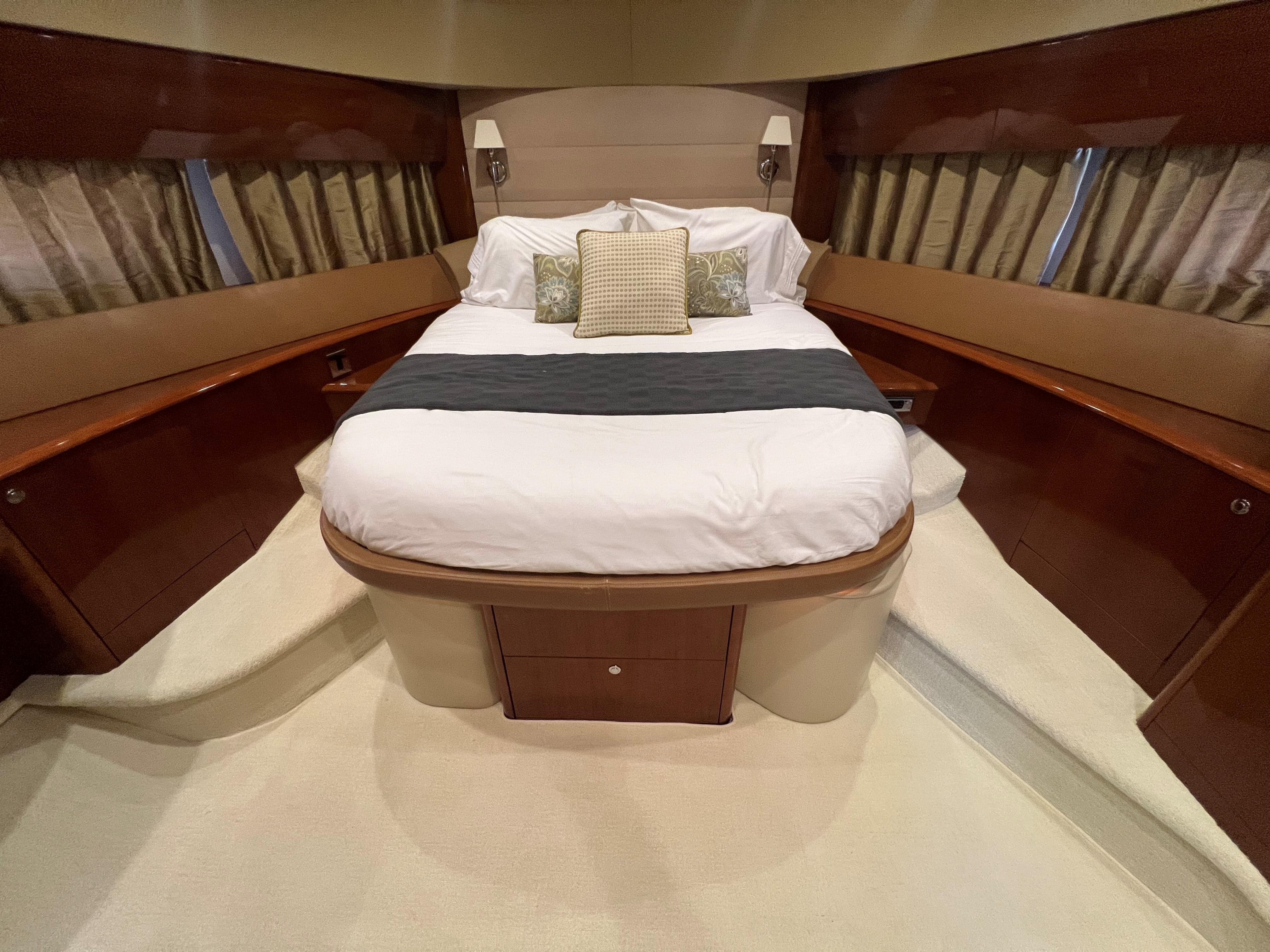 2006-princess-67-flybridge-power-9755301-20250529055923922-1_XLARGE