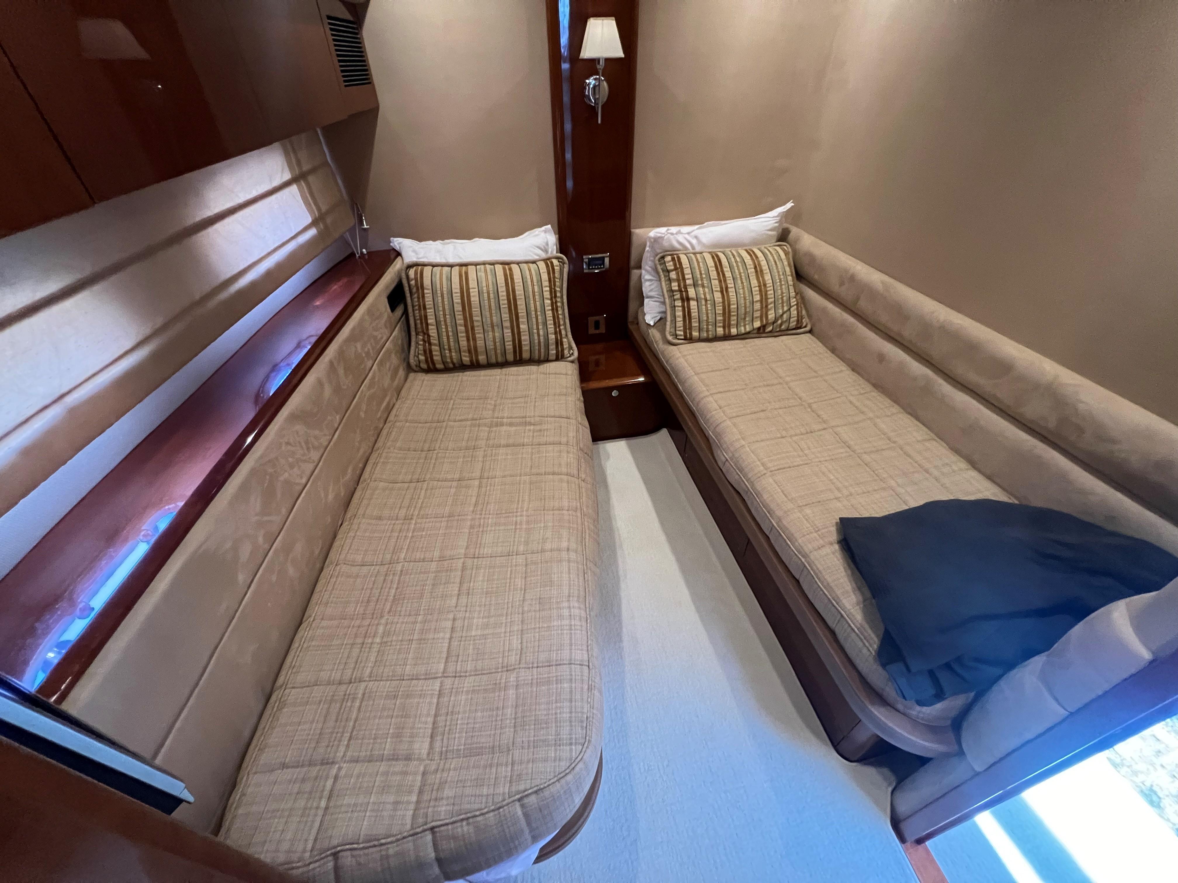 2006-princess-67-flybridge-power-9755301-20250529055931906-1_XLARGE