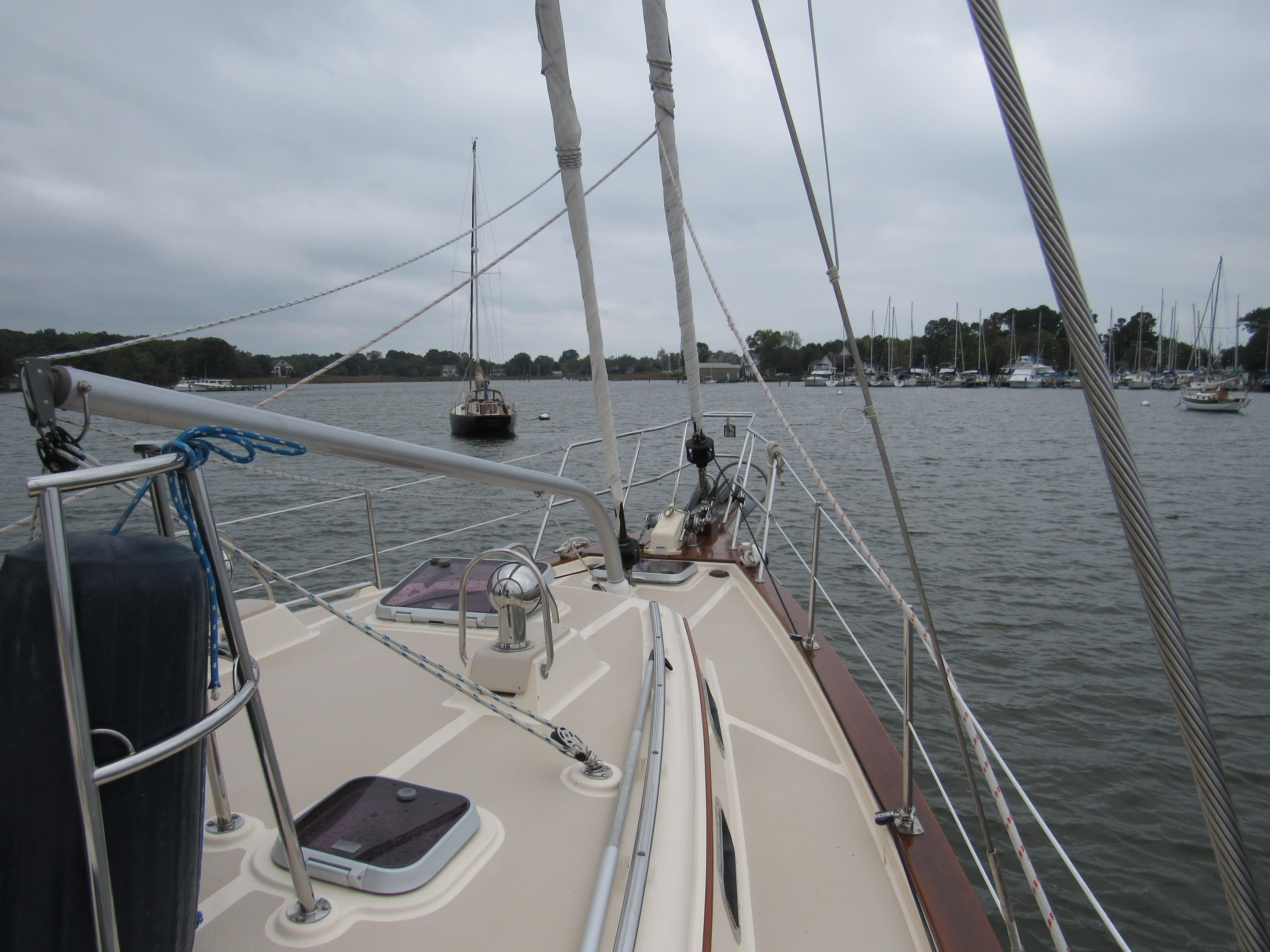Wide Clear Foredeck