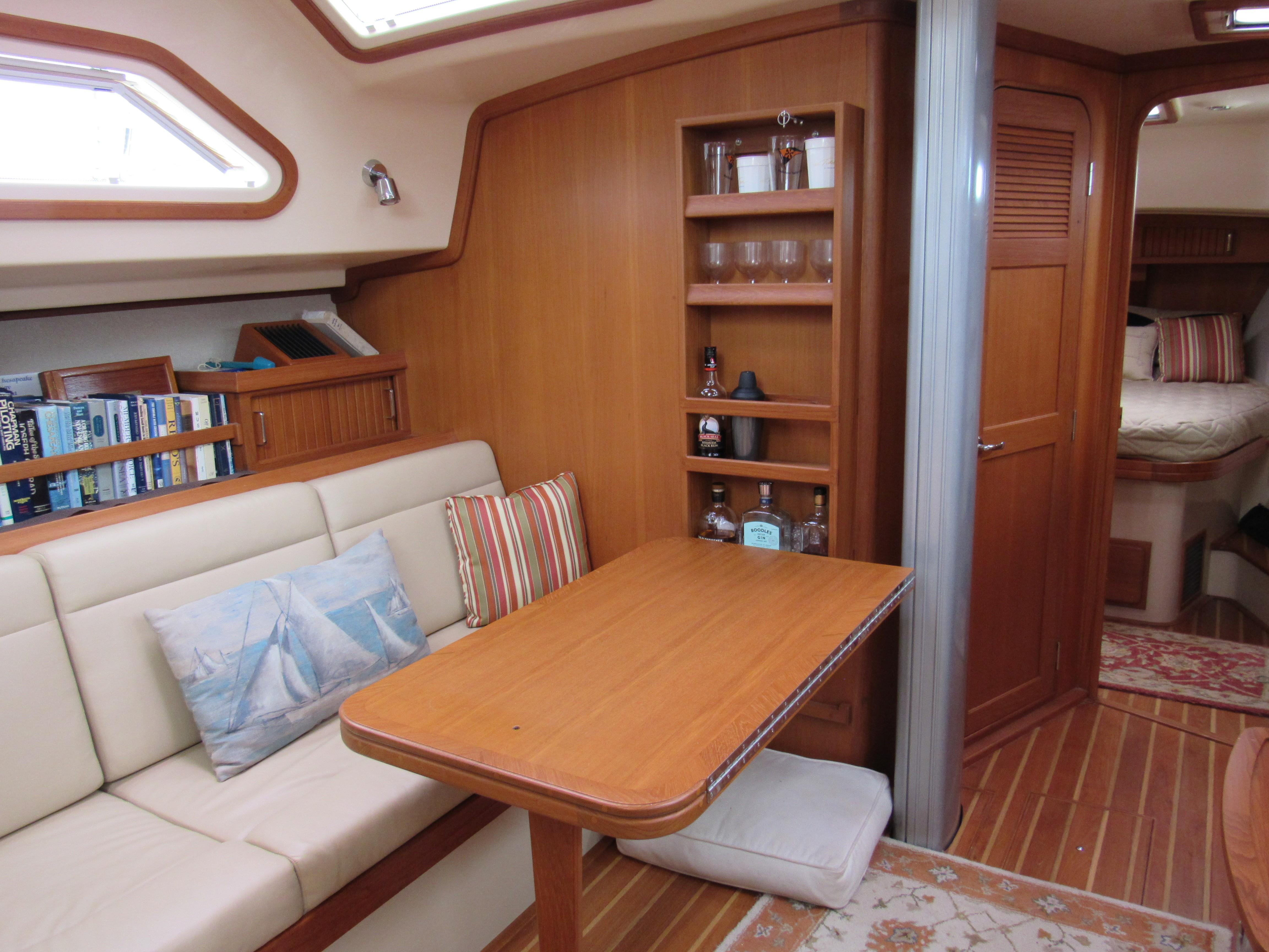 Partially deployed dinette