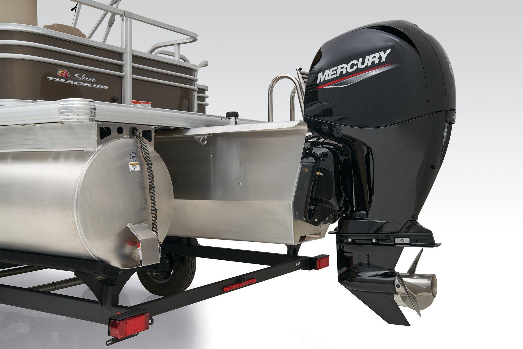 Sun Tracker Sportfish 24 XP3