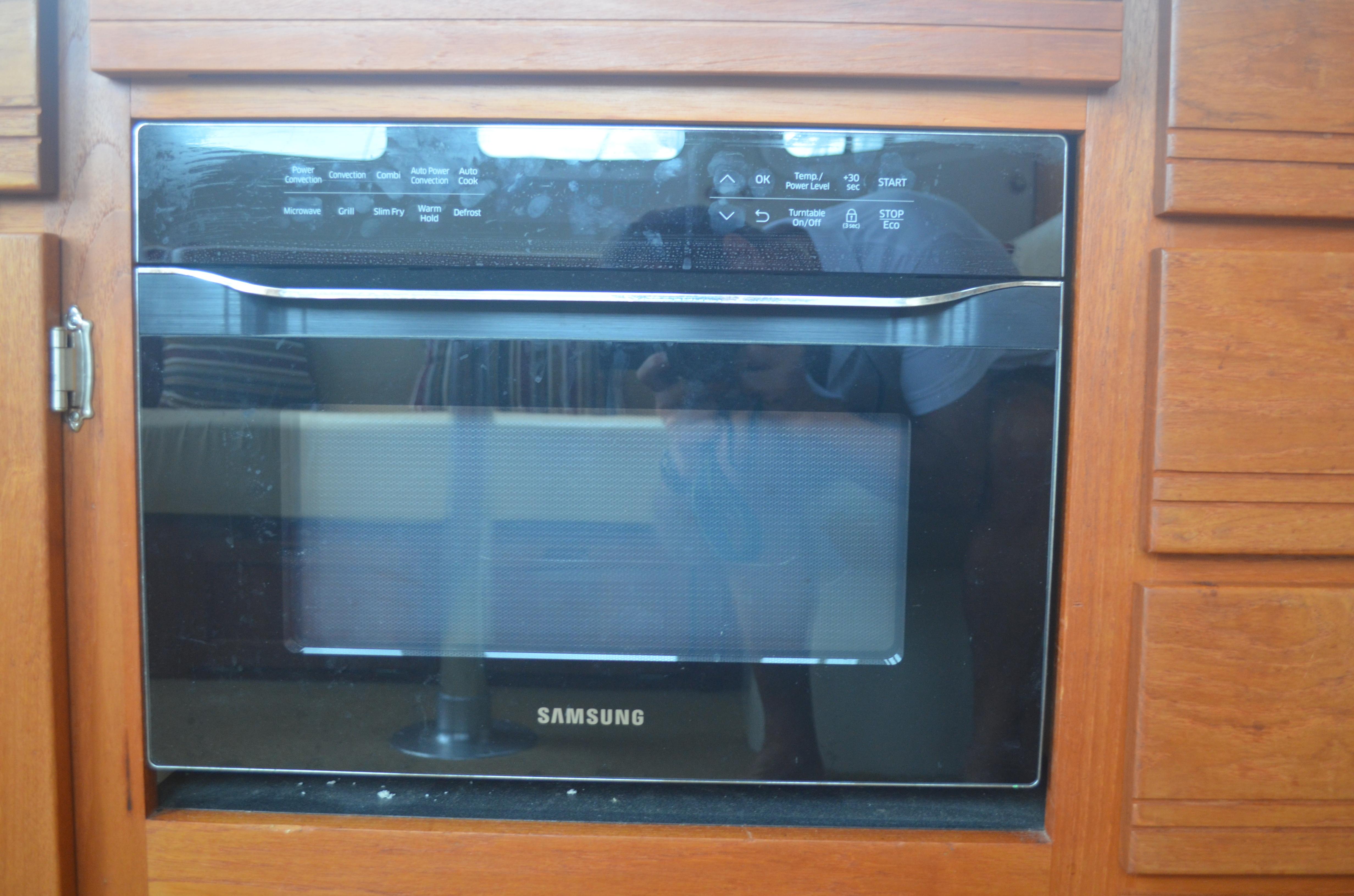 32 ft Nordic Boats 32 Tug Samsung convection microwave