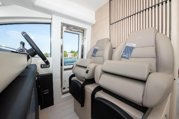 Azimut 64 