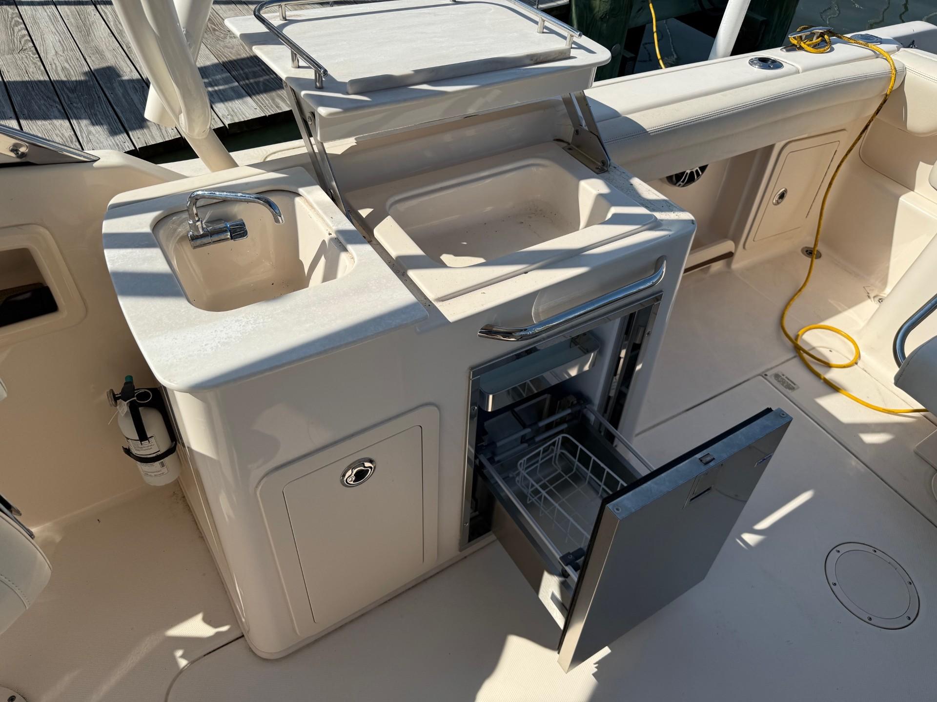 2021-grady-white-freedom-275-power-9885302-20250726134359503-1