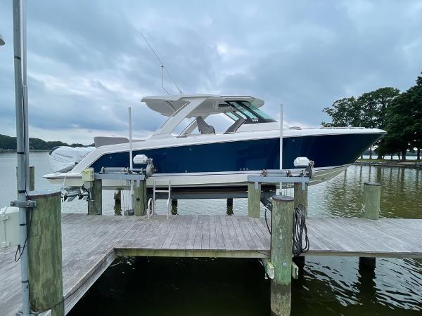 2023 Tiara Yachts 38 LS