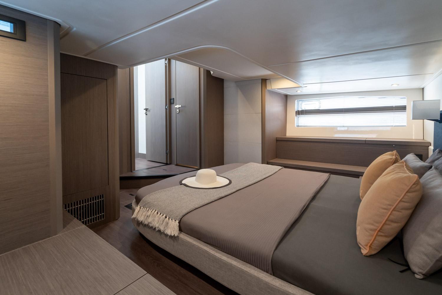 Yacht Photos Pics