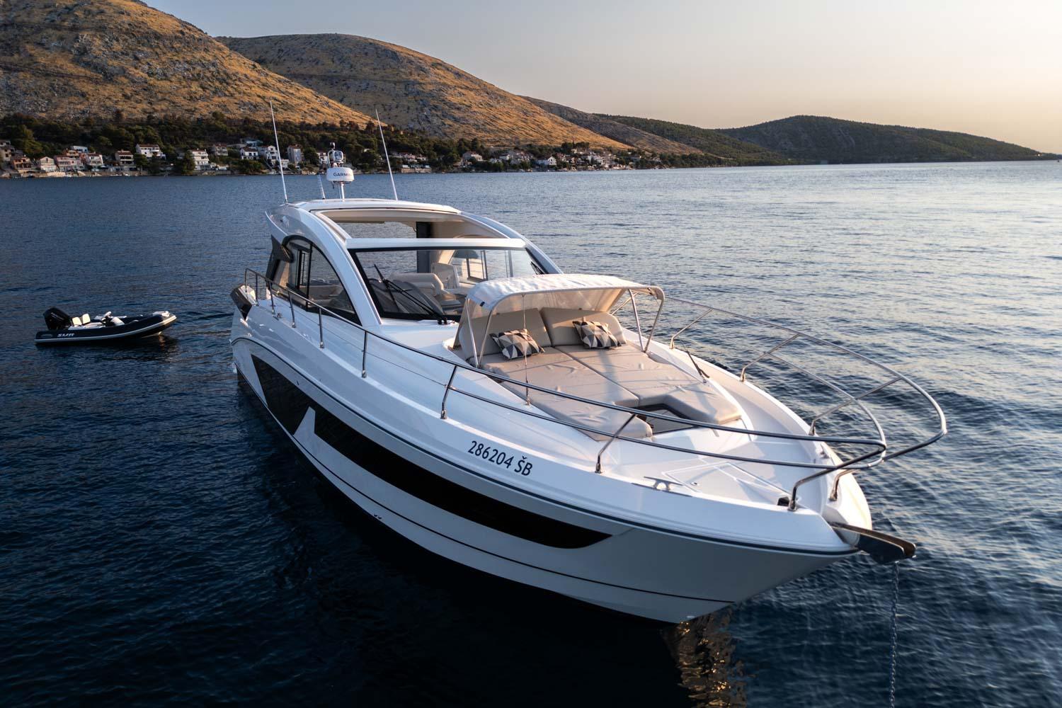 Yacht Photos Pics
