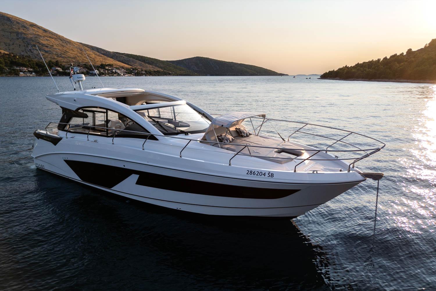 Yacht Photos Pics
