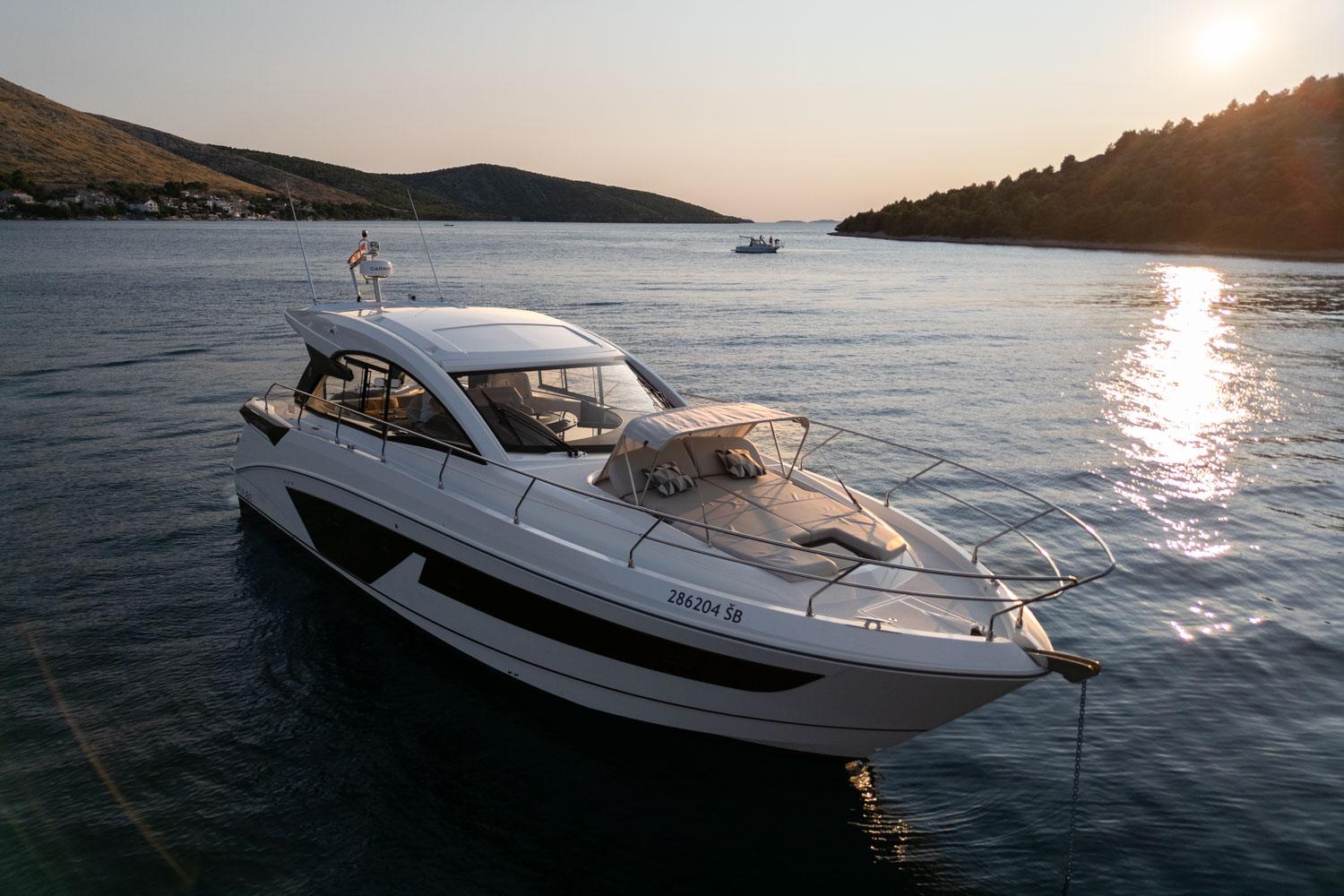 Yacht Photos Pics