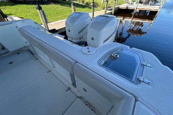 31' Boston Whaler, Listing Number 100915138, - Photo No. 15