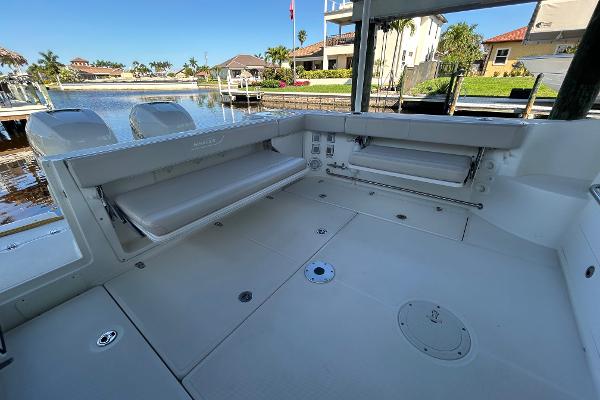 31' Boston Whaler, Listing Number 100915138, - Photo No. 4