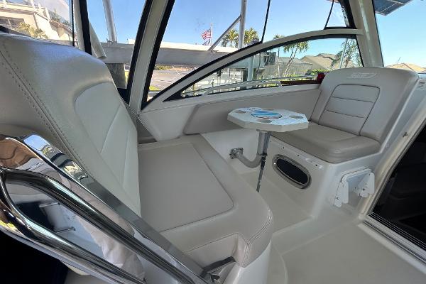 31' Boston Whaler, Listing Number 100915138, - Photo No. 19