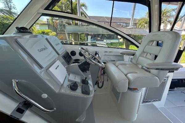 31' Boston Whaler, Listing Number 100915138, - Photo No. 3