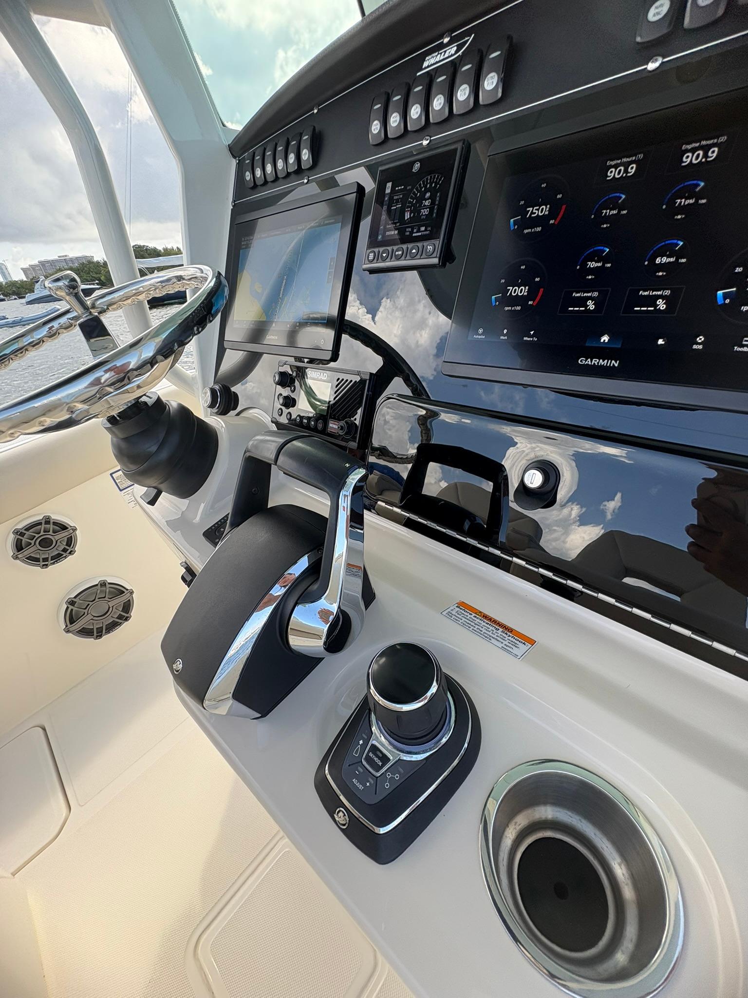 2023-boston-whaler-280-outrage-power-9785344-20250507110547732-1_XLARGE