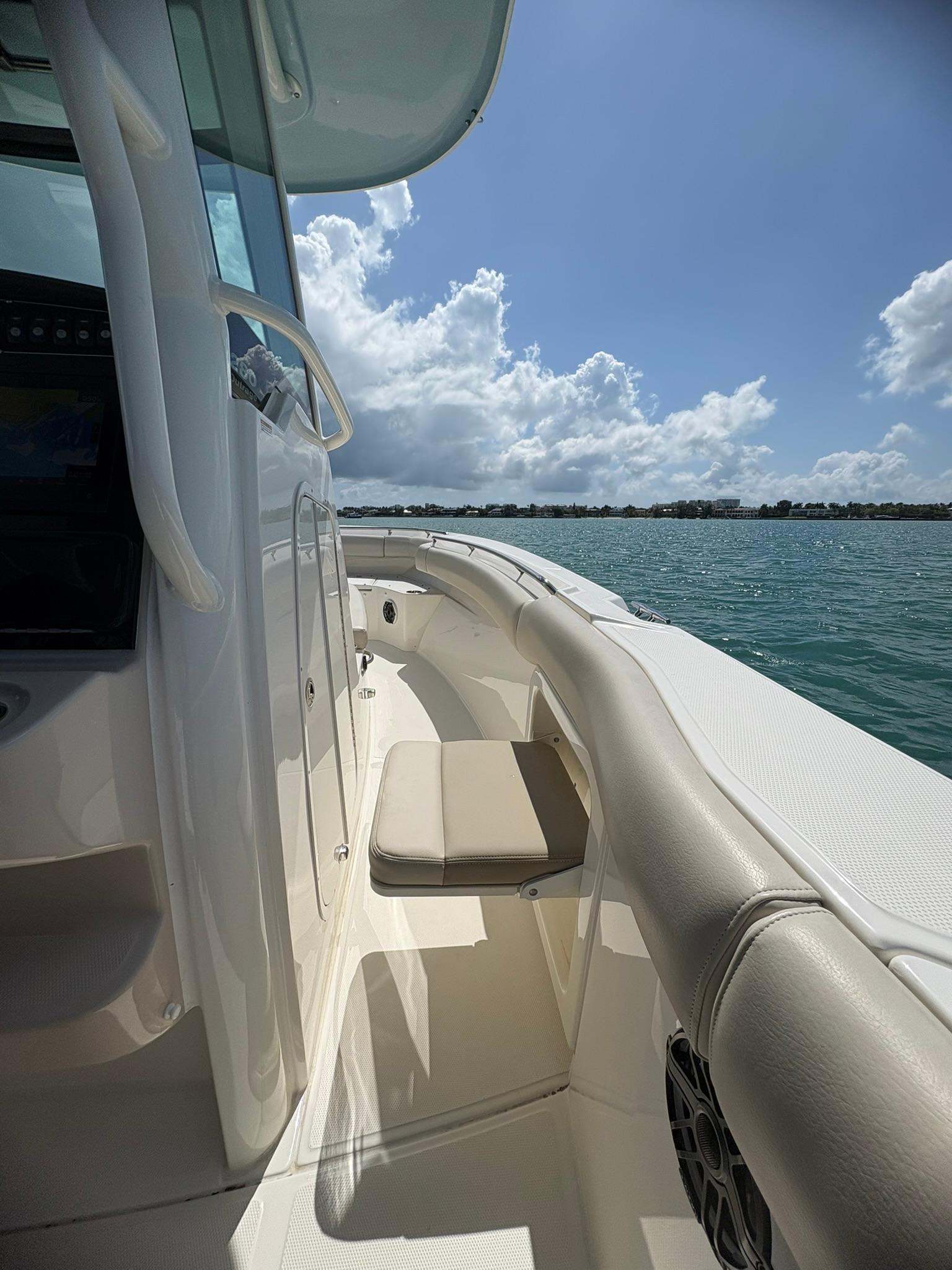 2023-boston-whaler-280-outrage-power-9785344-20250507110602763-1_XLARGE