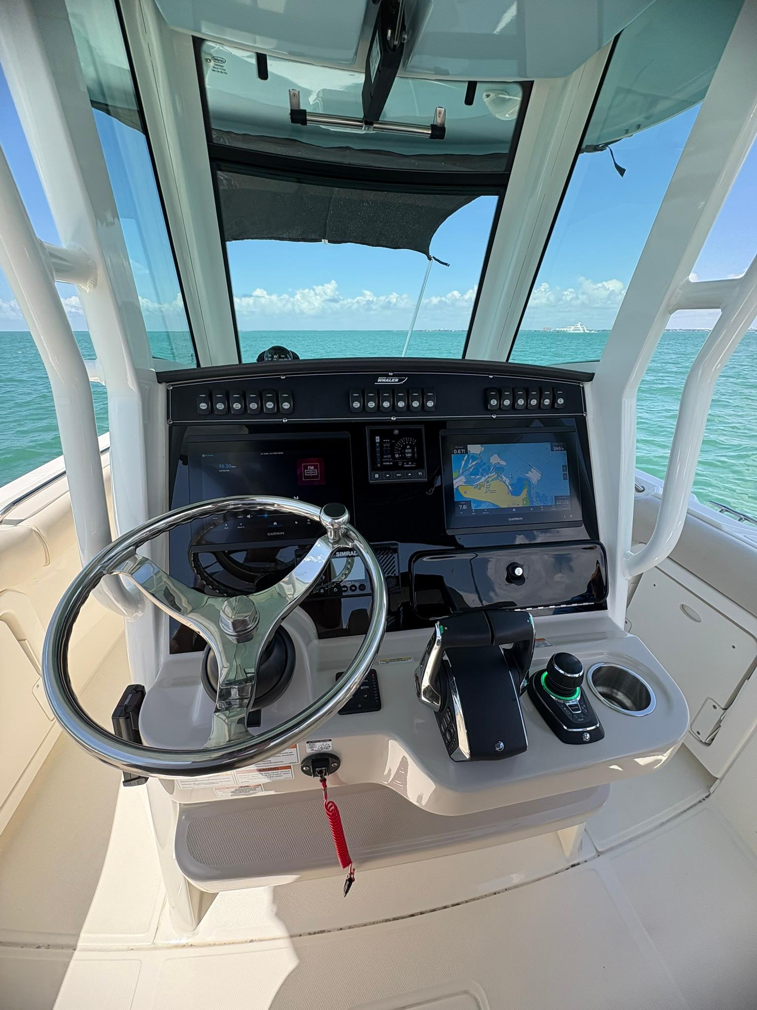 2023-boston-whaler-280-outrage-power-9785344-20250507110607779-1_XLARGE