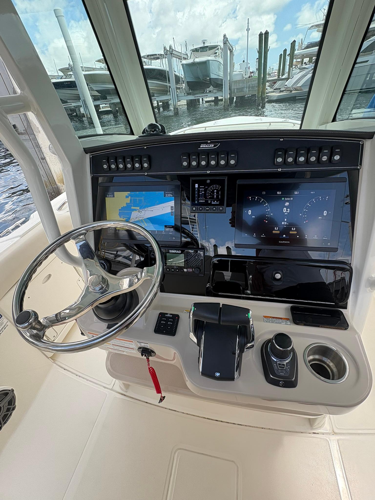 2023-boston-whaler-280-outrage-power-9785344-20250507110615826-1_XLARGE