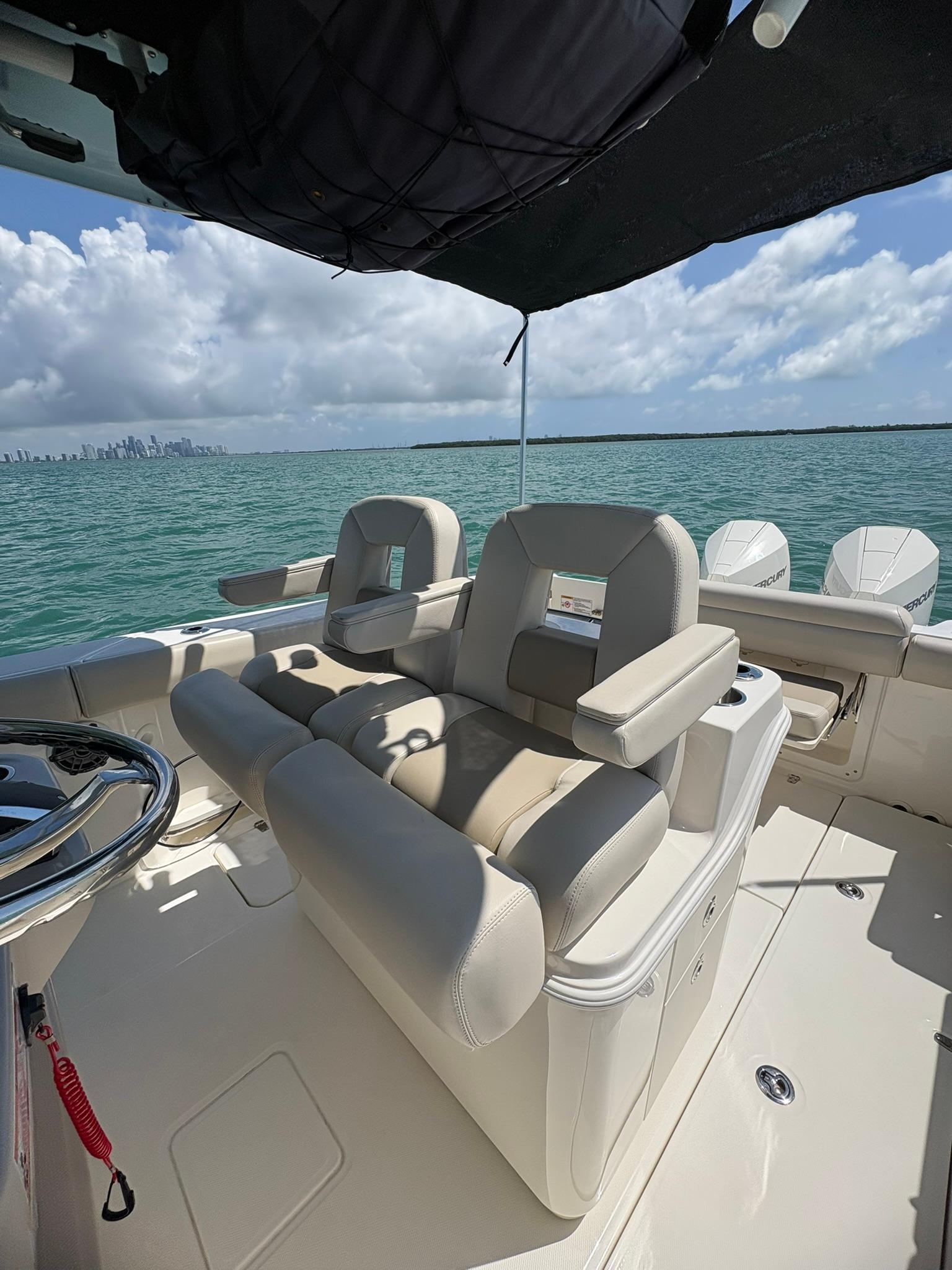 2023-boston-whaler-280-outrage-power-9785344-20250507110631842-1_XLARGE