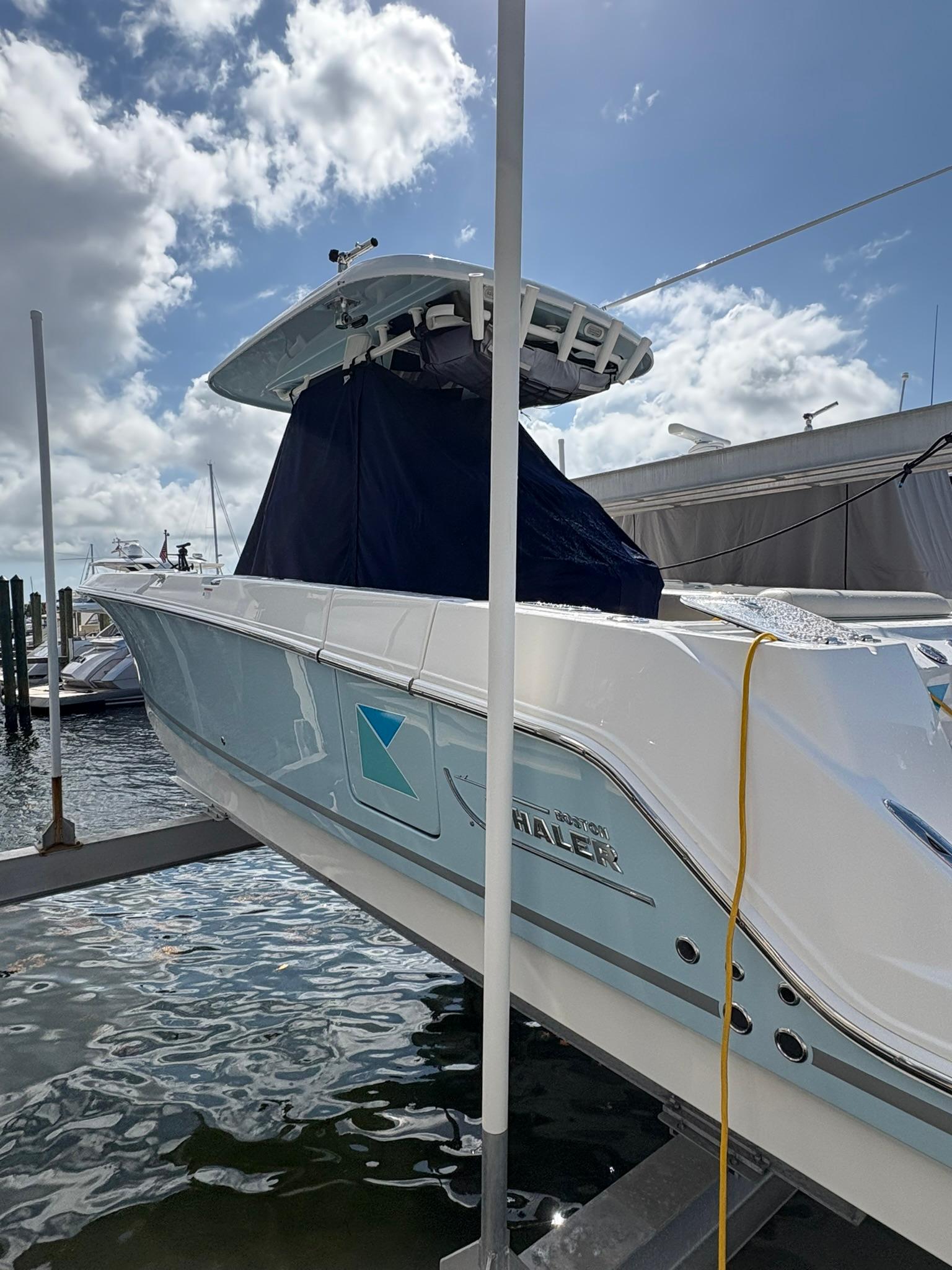 2023-boston-whaler-280-outrage-power-9785344-20250507110645922-1_XLARGE