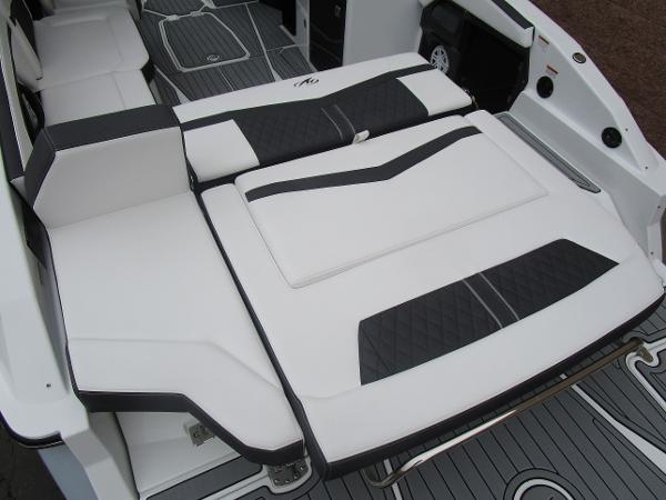 2021 Monterey boat for sale, model of the boat is 278SS Super Sport & Image # 11 of 39
