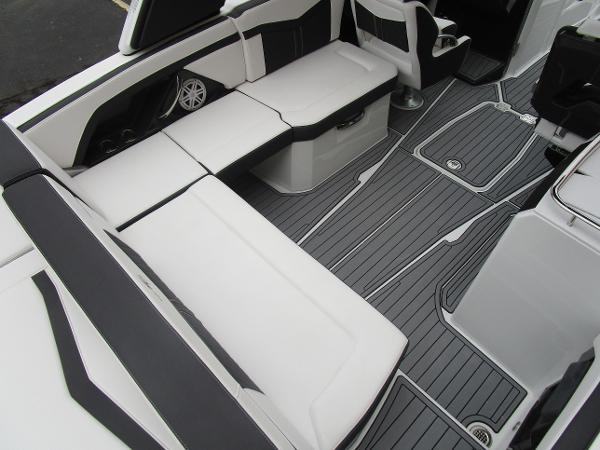 2021 Monterey boat for sale, model of the boat is 278SS Super Sport & Image # 13 of 39