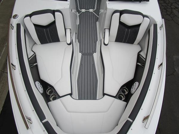 2021 Monterey boat for sale, model of the boat is 278SS Super Sport & Image # 30 of 39