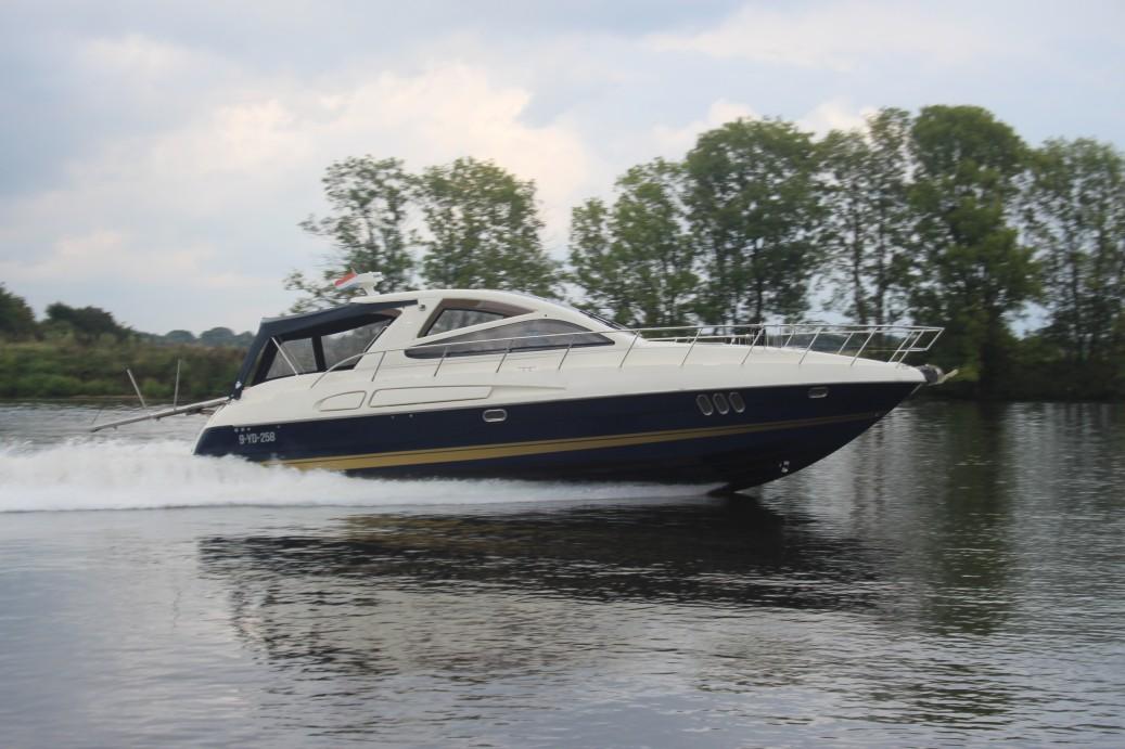 2006 Airon Marine 4300 t top large 0