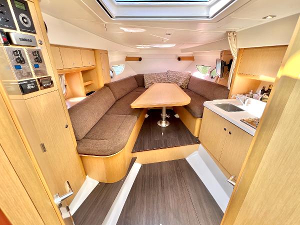 Beneteau 34 - Cabin