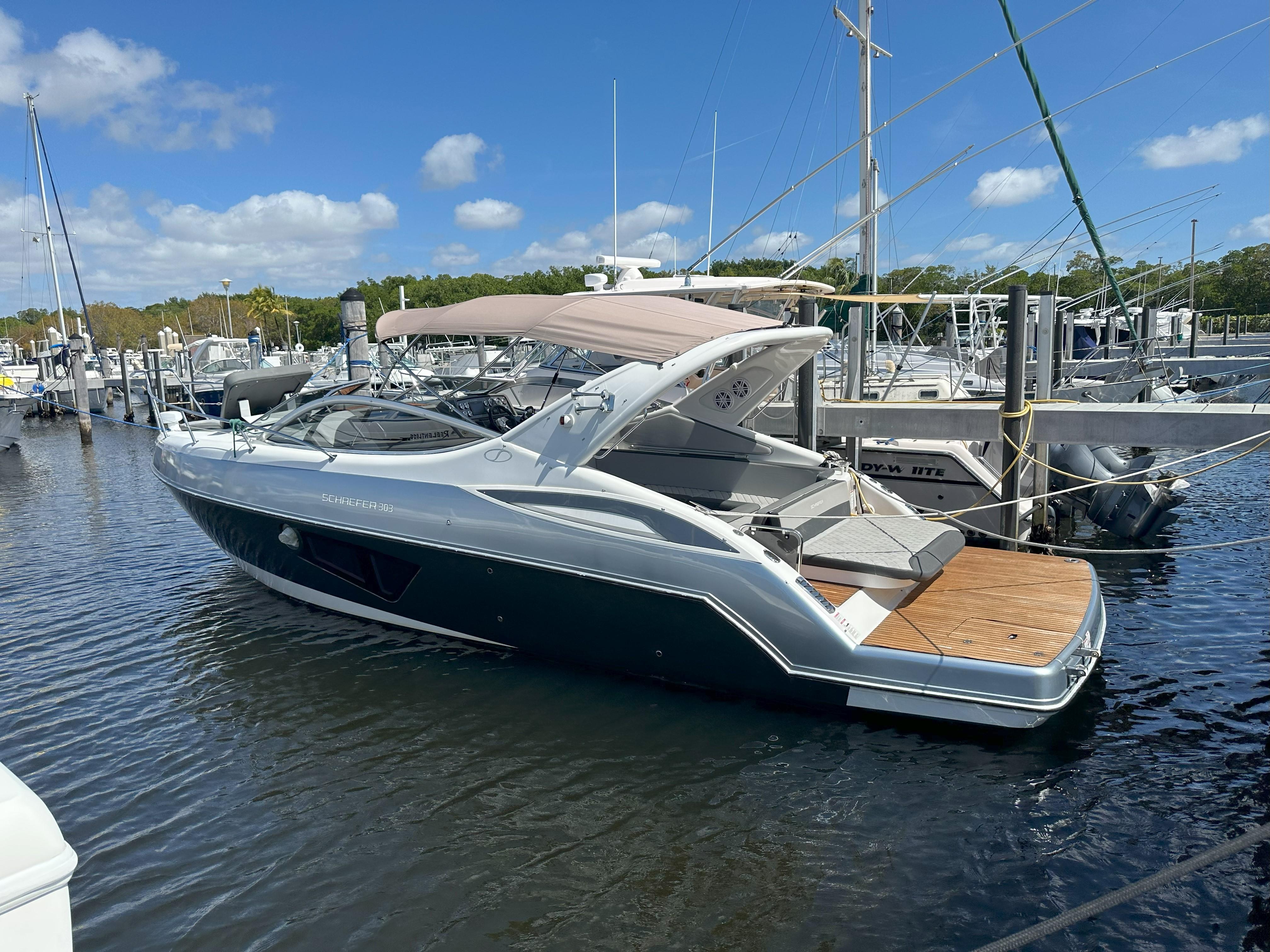 Deez Knots Yacht Photos Pics 2019 32' Schaefer 303 - Profile on the water